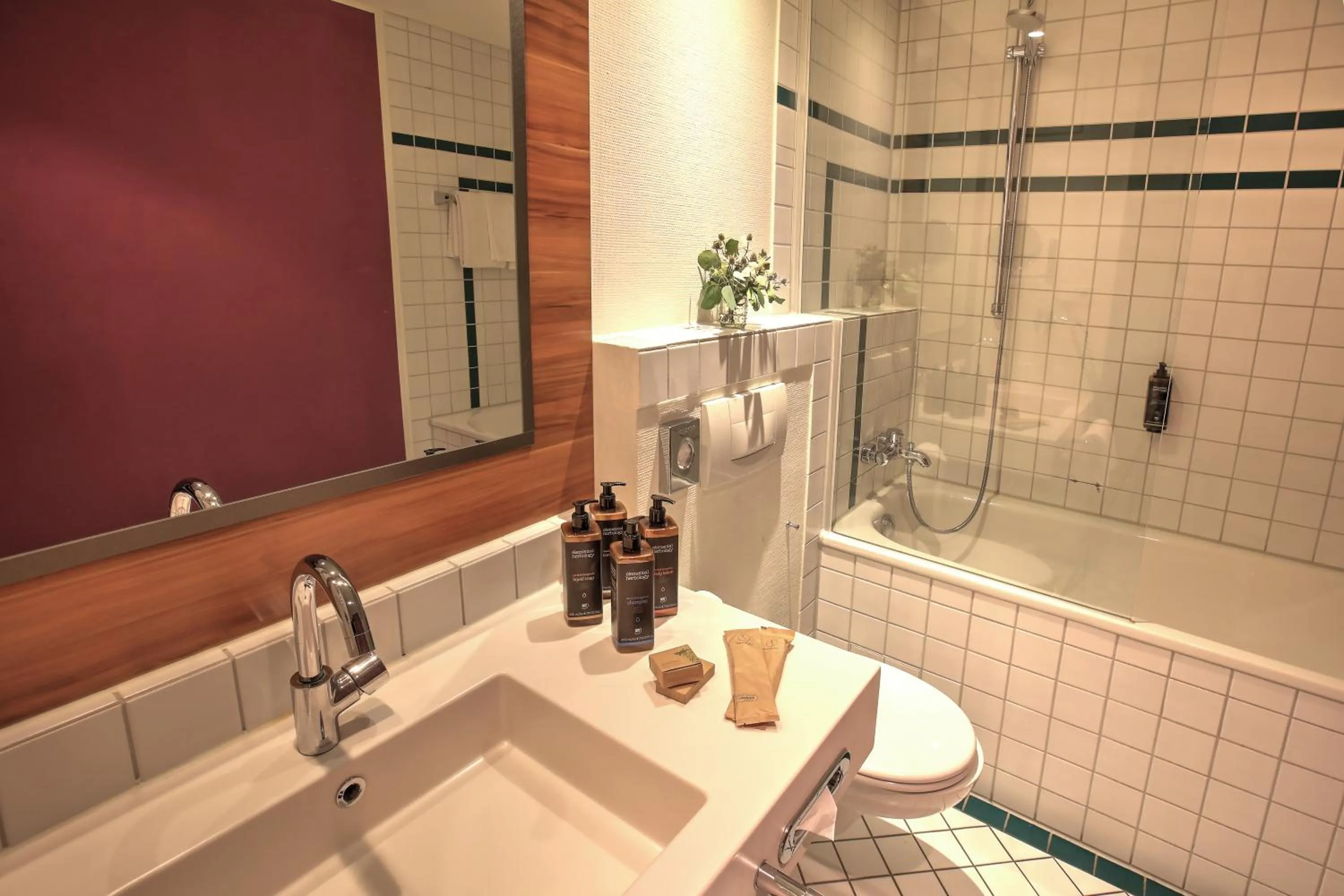 Bathroom in Mercure Tagungs- & Landhotel Krefeld