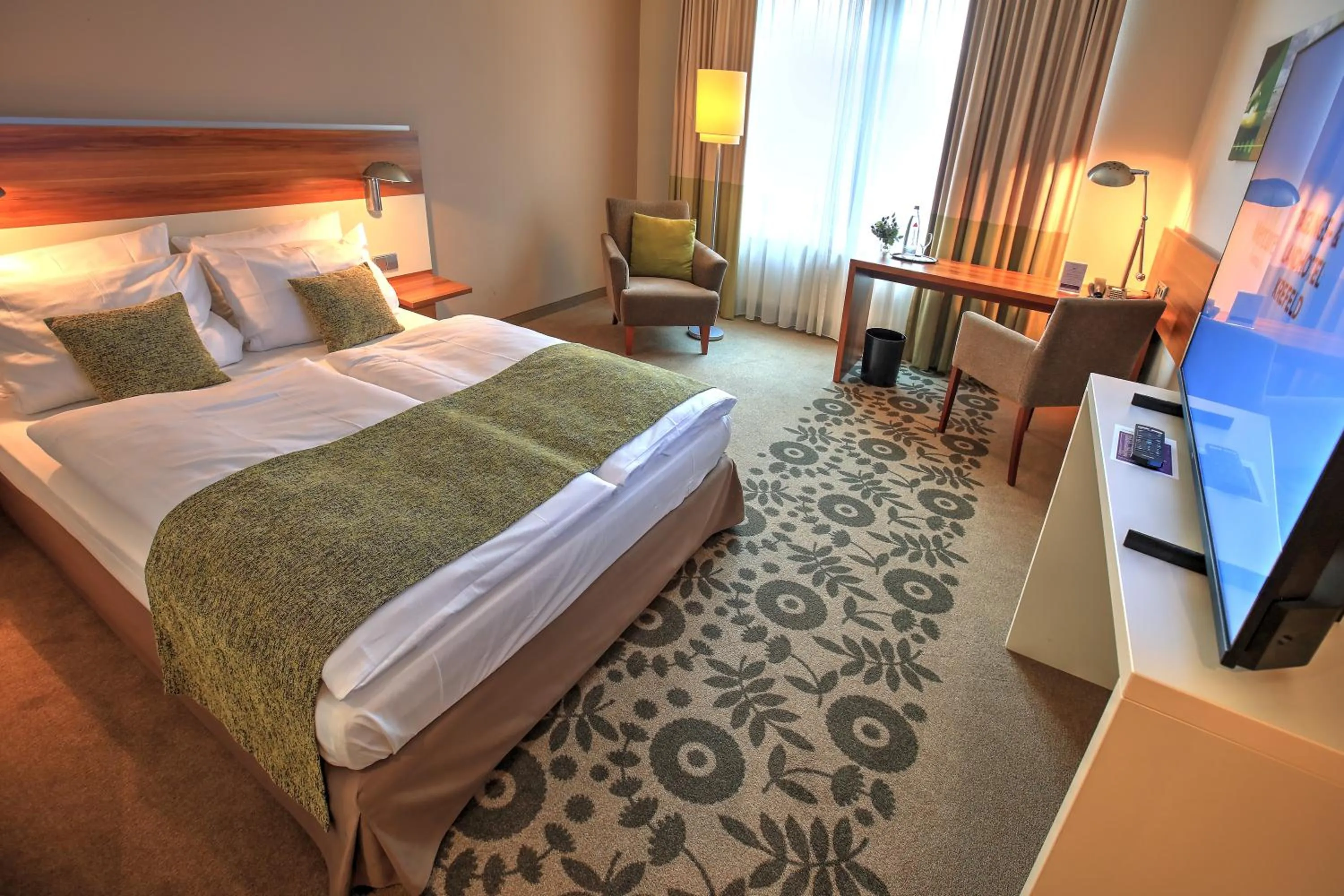 Bedroom, Bed in Mercure Tagungs- & Landhotel Krefeld