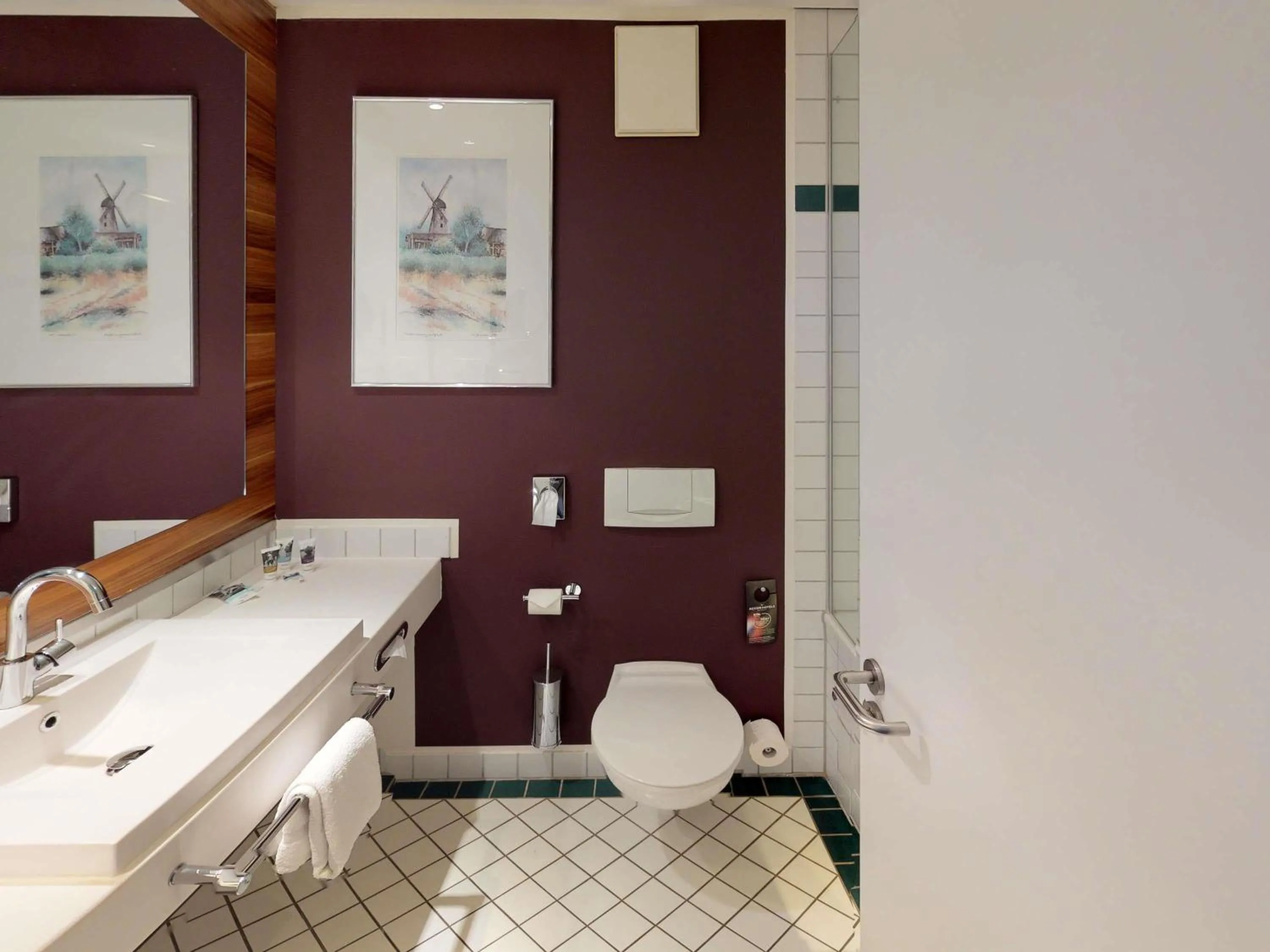 Bedroom in Mercure Tagungs- & Landhotel Krefeld