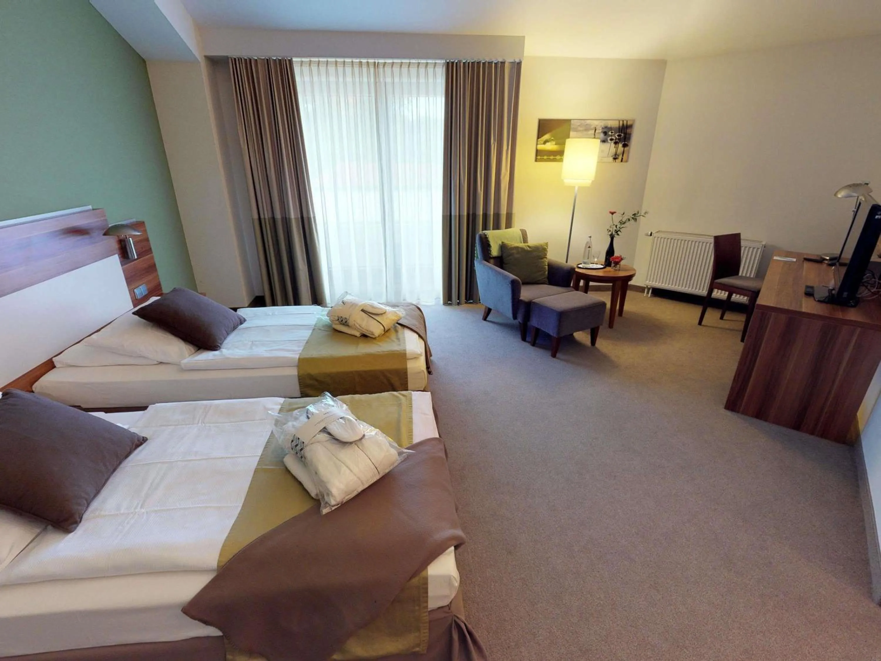 Bedroom, Bed in Mercure Tagungs- & Landhotel Krefeld