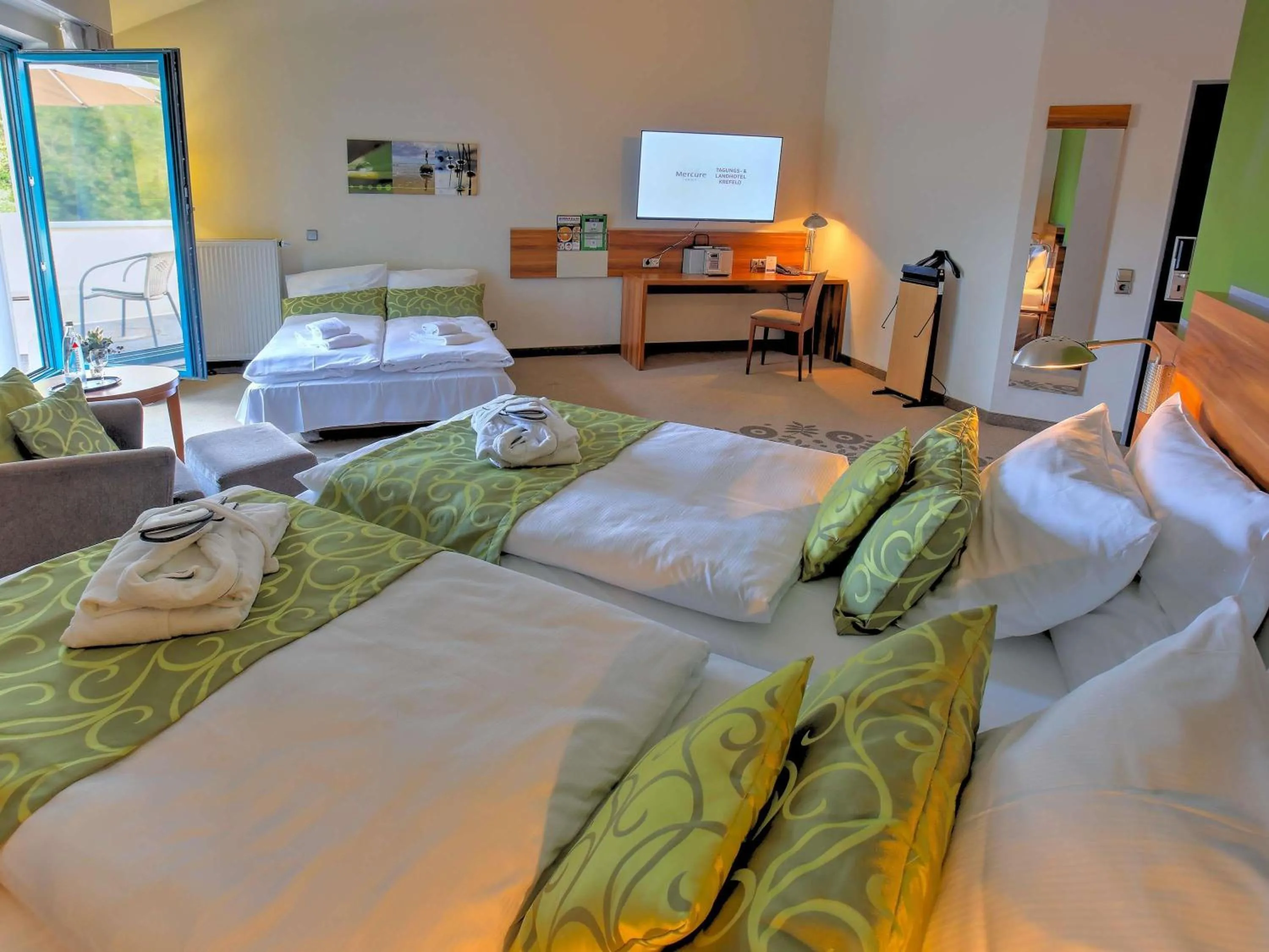 Bedroom, Bed in Mercure Tagungs- & Landhotel Krefeld