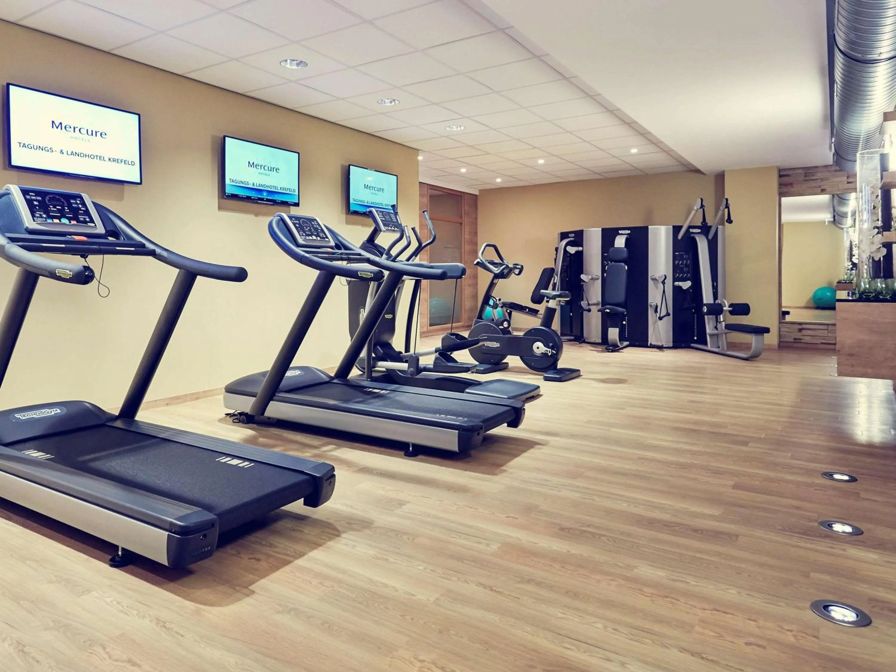 Fitness centre/facilities in Mercure Tagungs- & Landhotel Krefeld