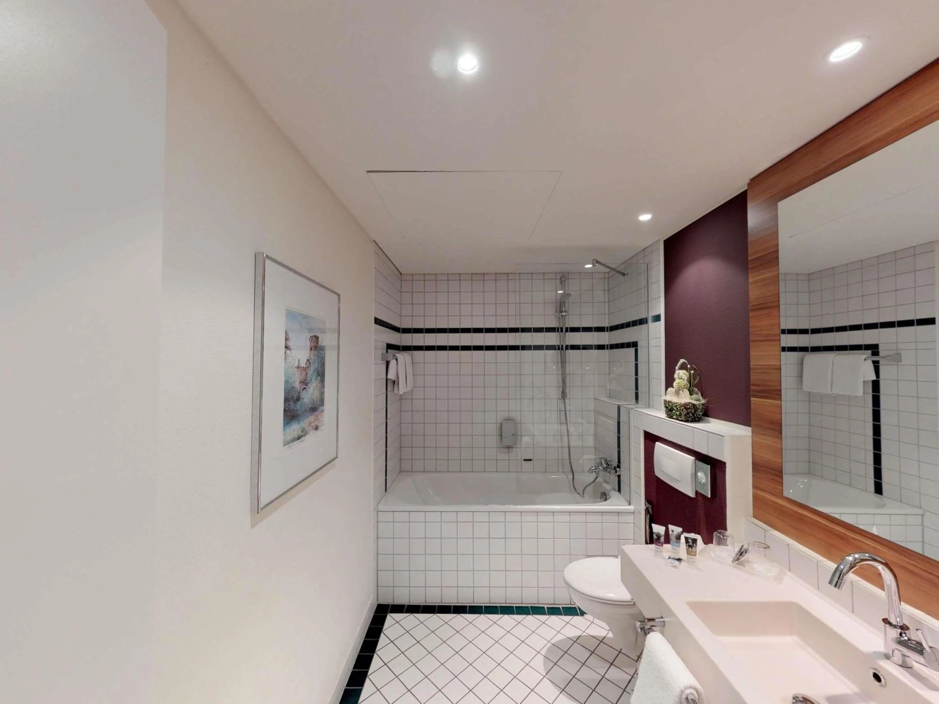 Bedroom in Mercure Tagungs- & Landhotel Krefeld