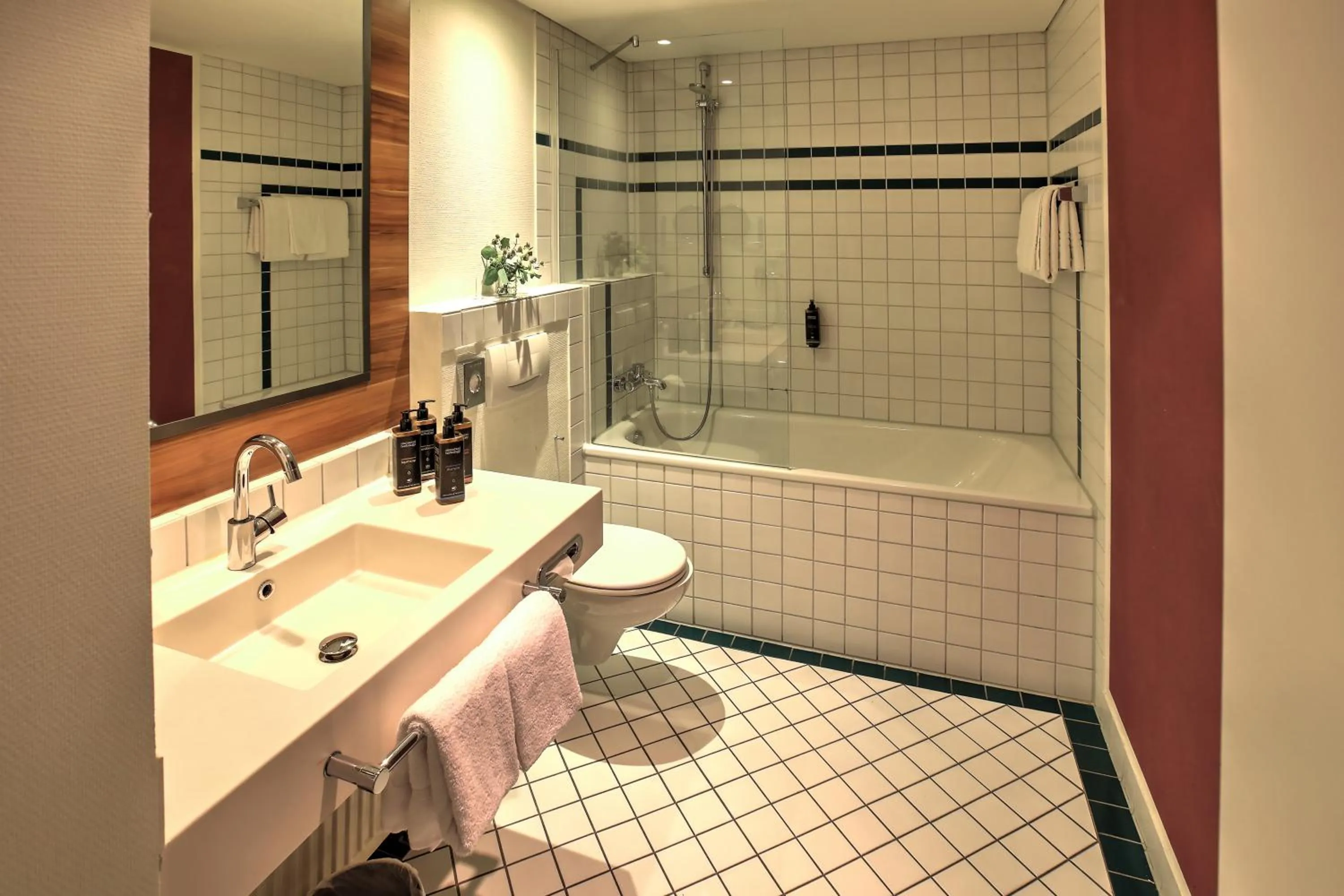 Bathroom in Mercure Tagungs- & Landhotel Krefeld