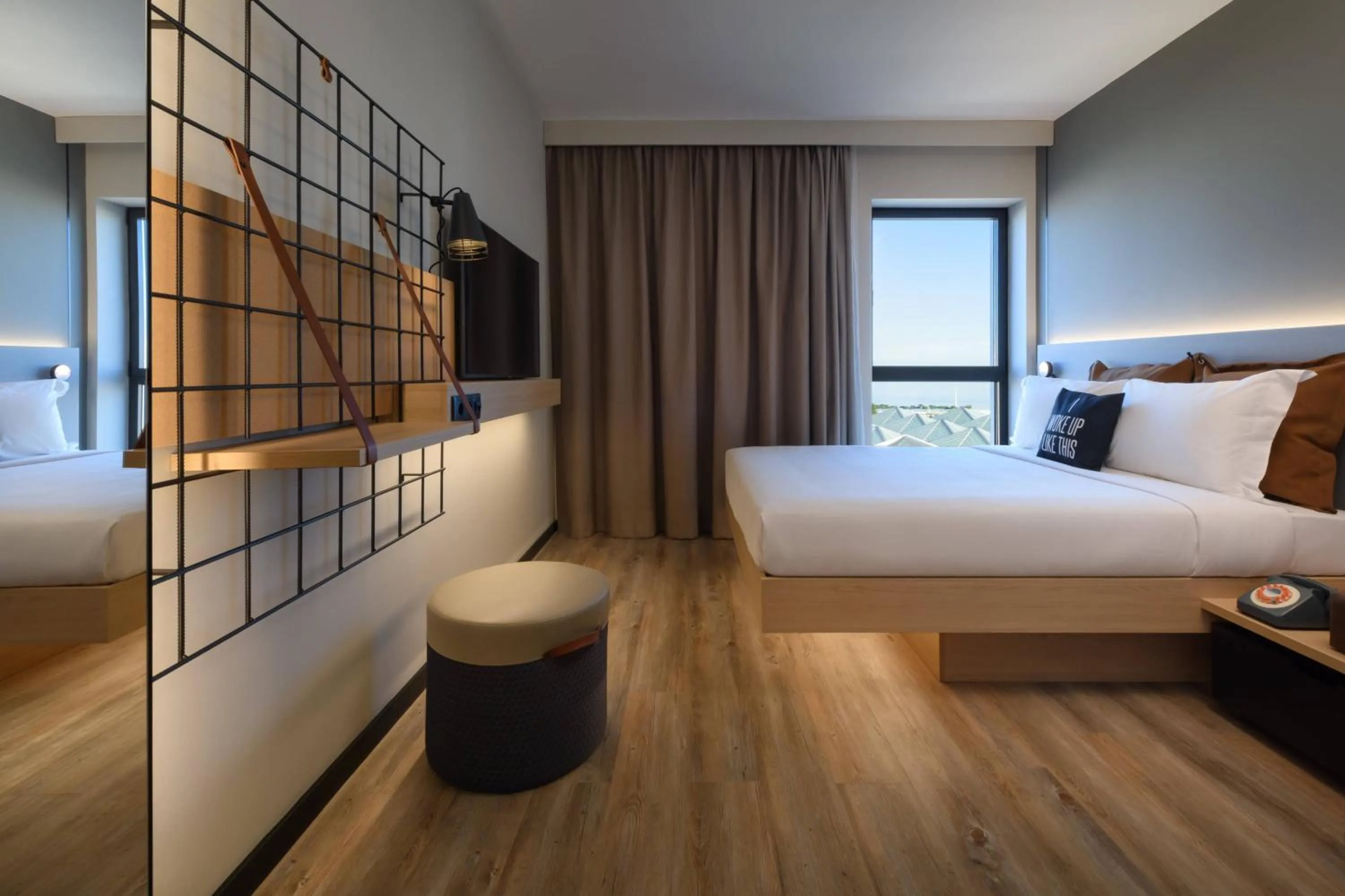 Photo of the whole room, Bed in Moxy Lisboa Oriente