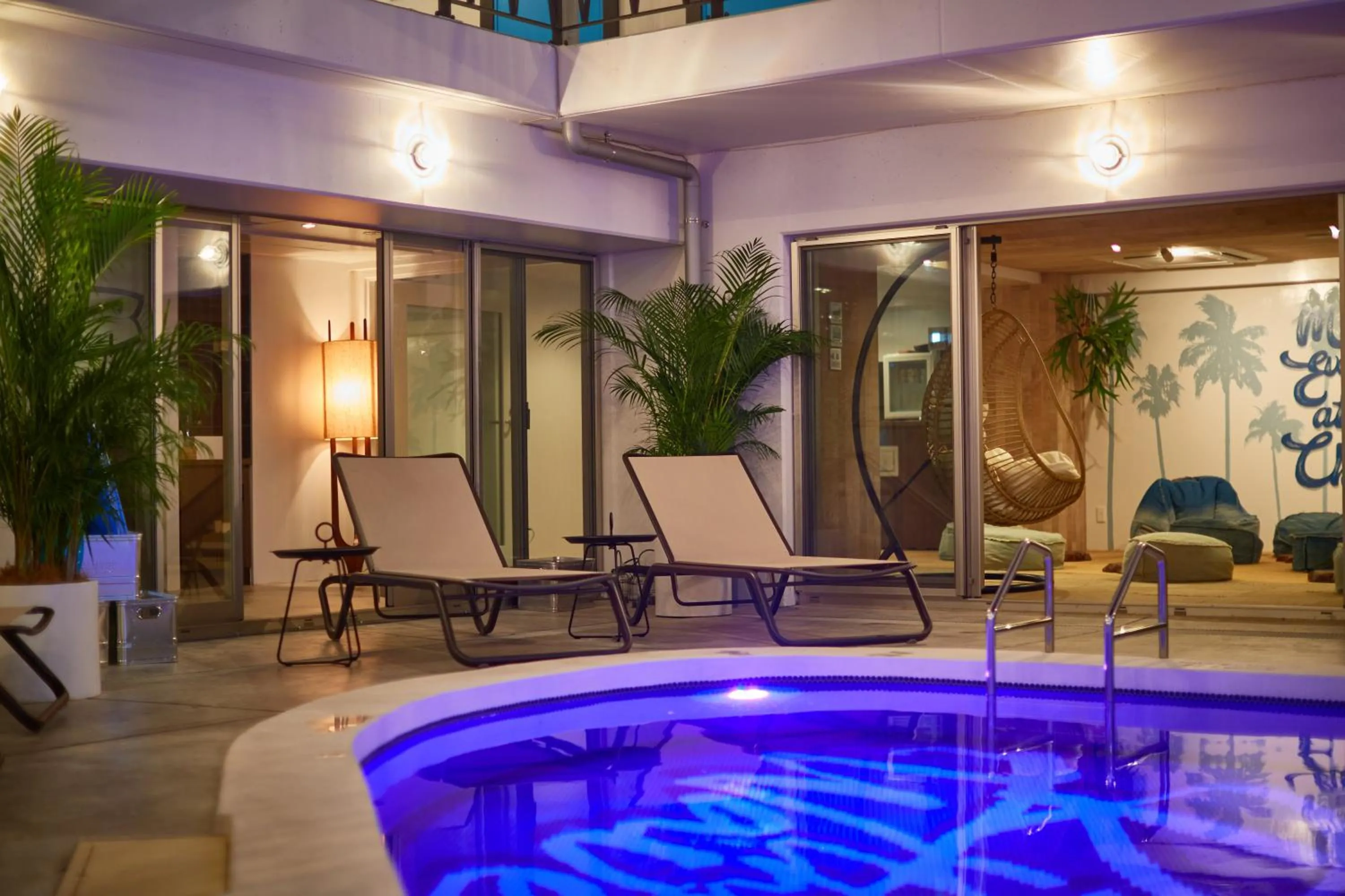 Night in 8HOTEL Chigasaki