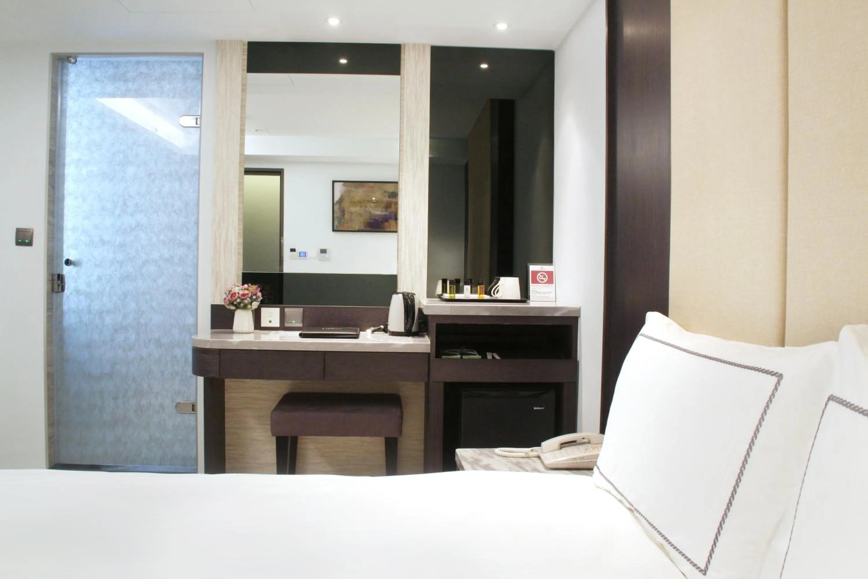 Photo of the whole room, Bed in Gamalan Spring Hotel