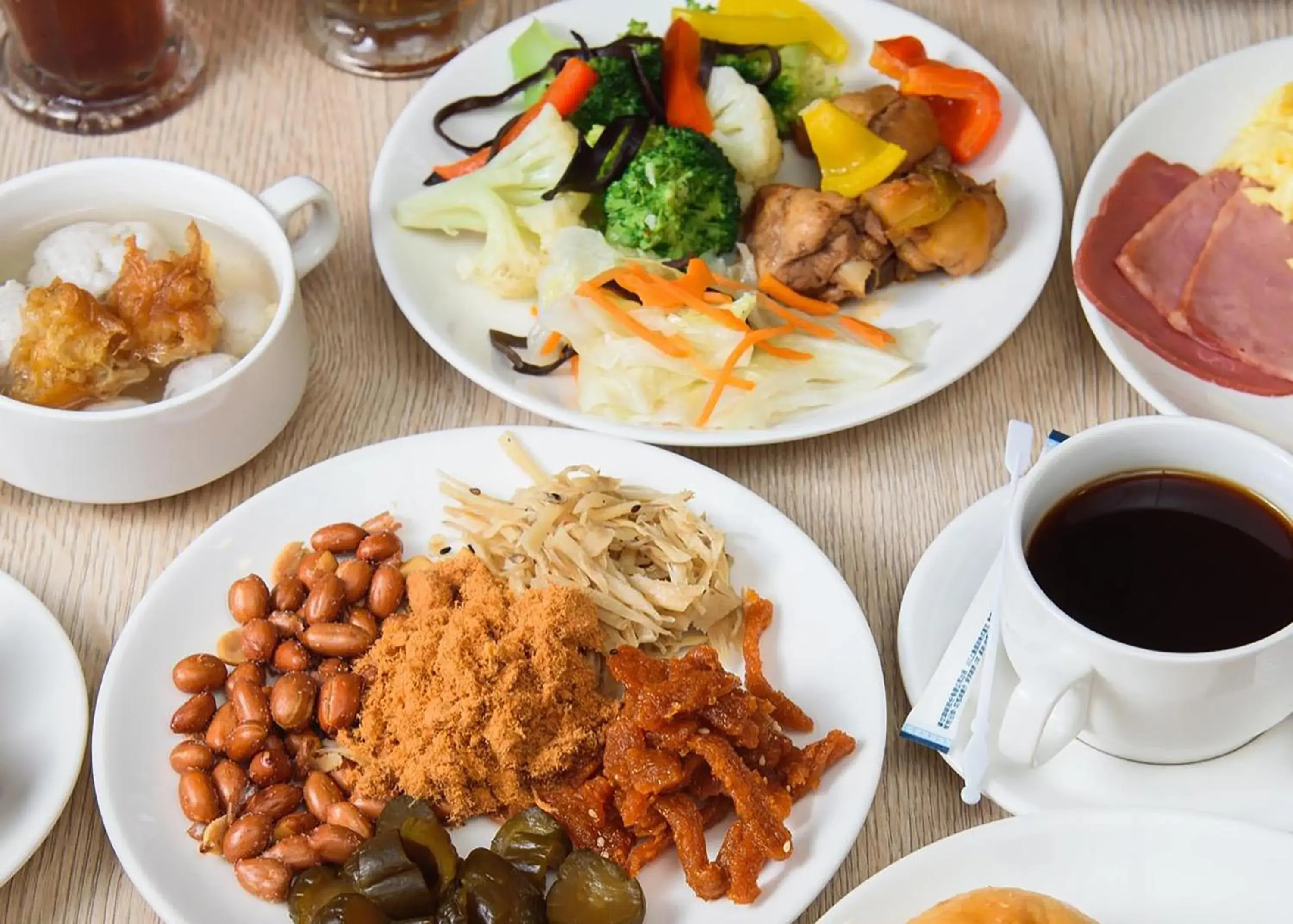 Food and drinks in Gamalan Spring Hotel Food and drinks in Gamalan Spring Hotel