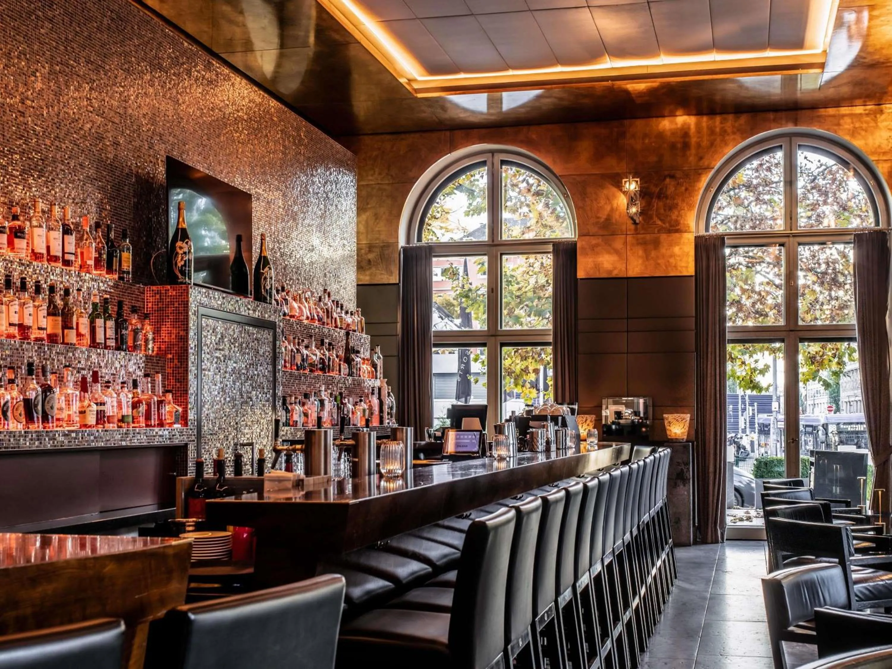 Lounge or bar in Sofitel Munich Bayerpost