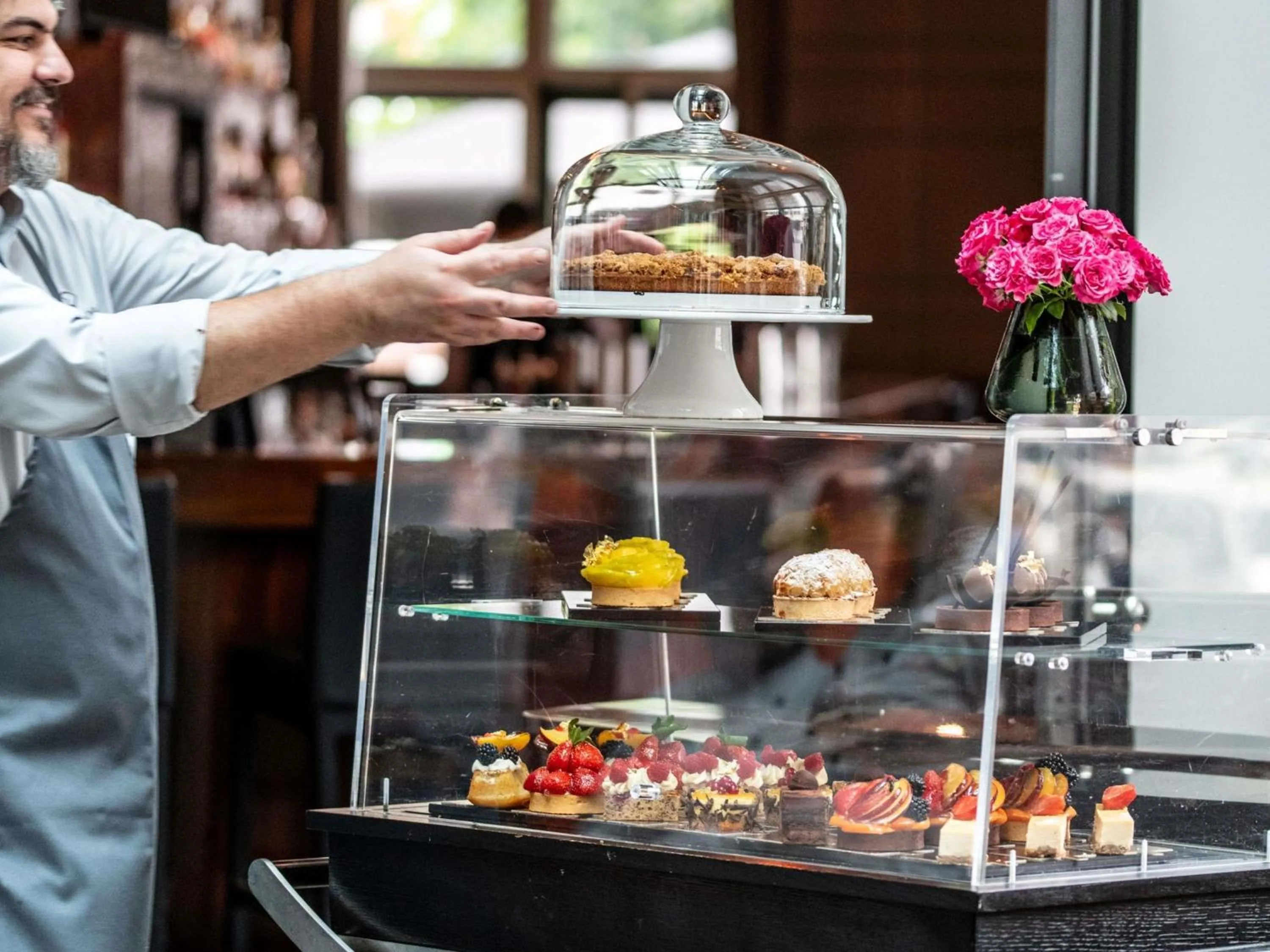 Lounge or bar in Sofitel Munich Bayerpost