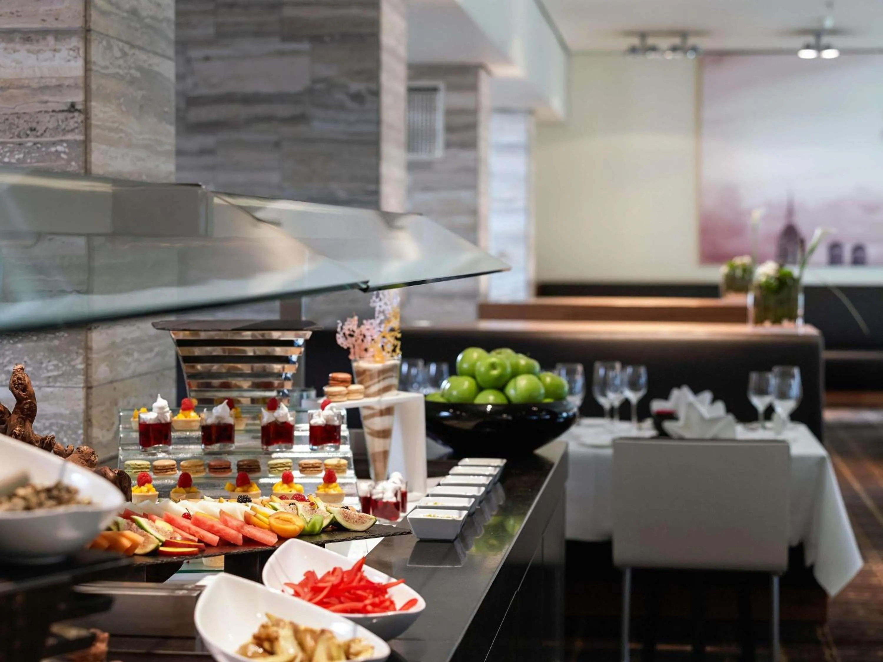 Restaurant/places to eat in Sofitel Munich Bayerpost