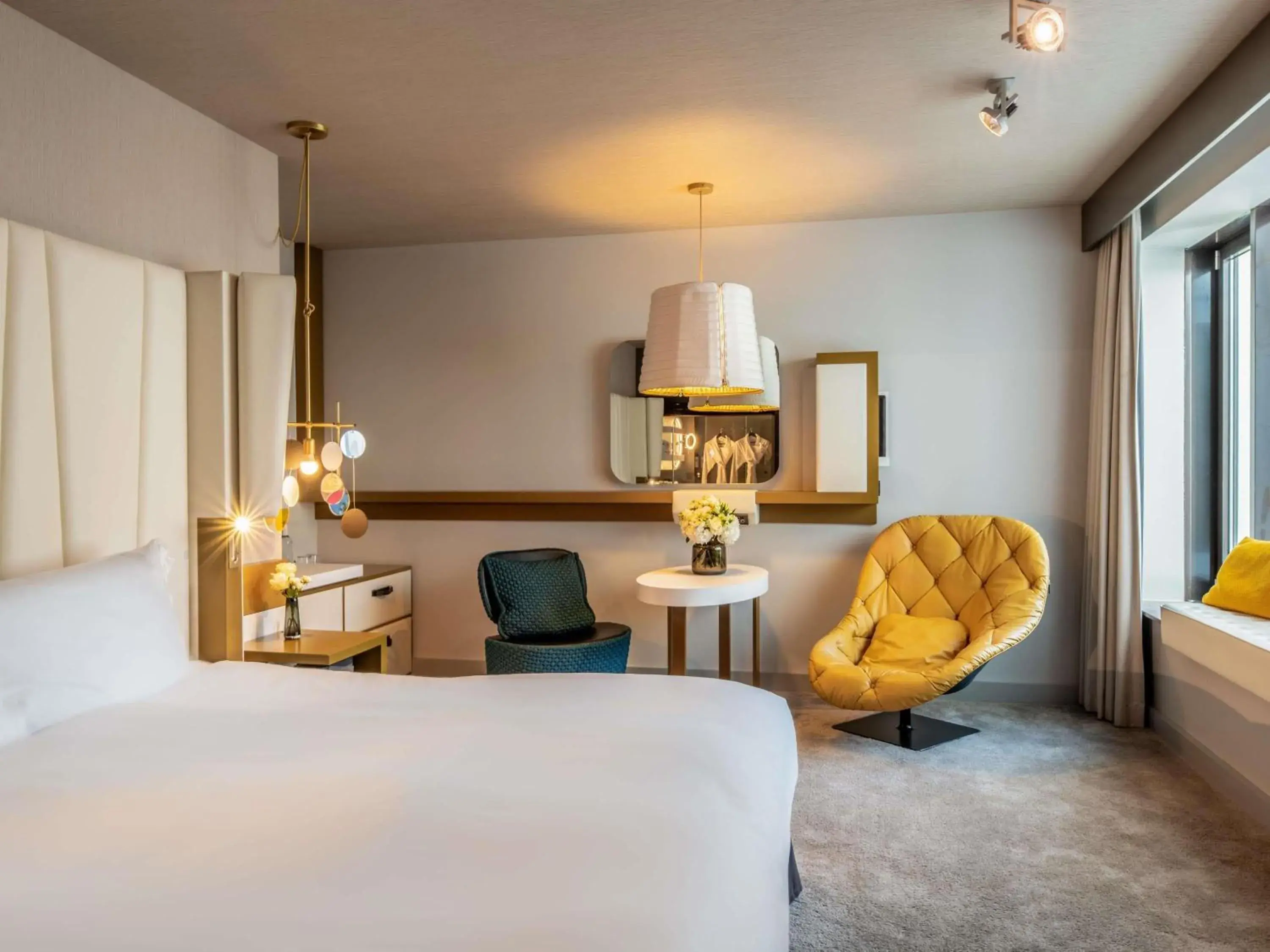 Property building, Bed in Sofitel Munich Bayerpost Property building, Bed in Sofitel Munich Bayerpost