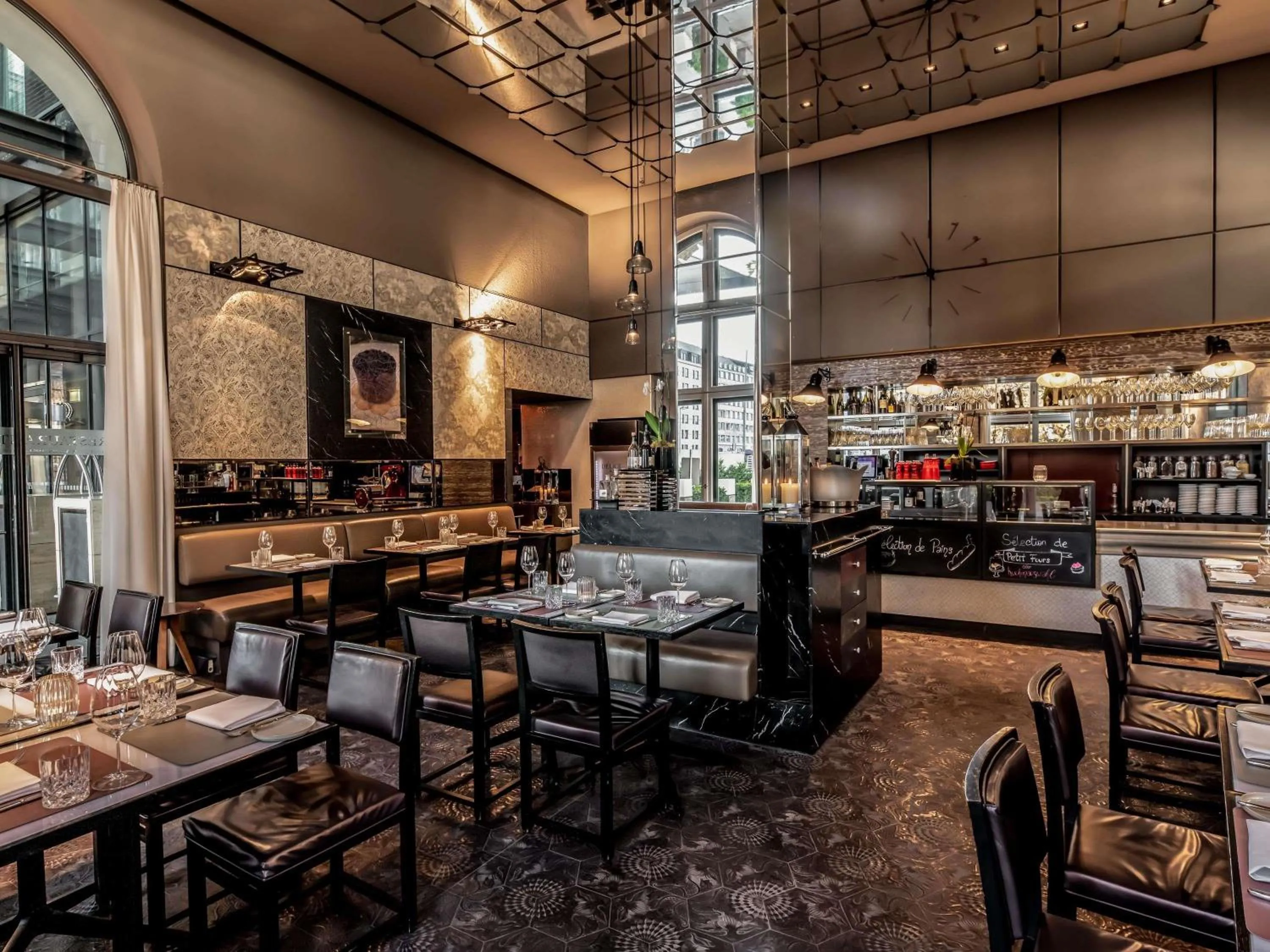 Restaurant/places to eat in Sofitel Munich Bayerpost