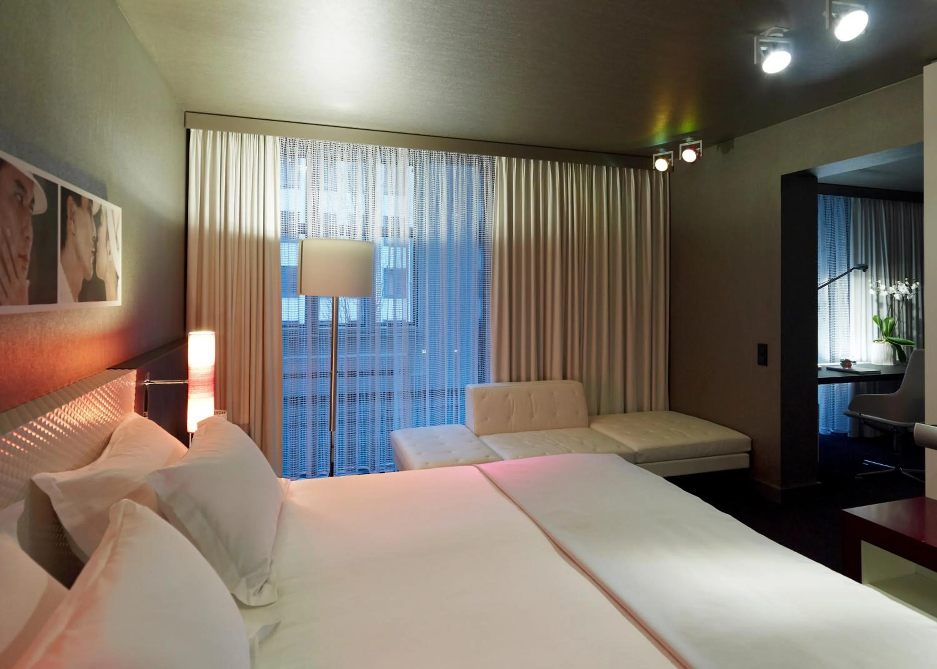 Bed in Sofitel Munich Bayerpost