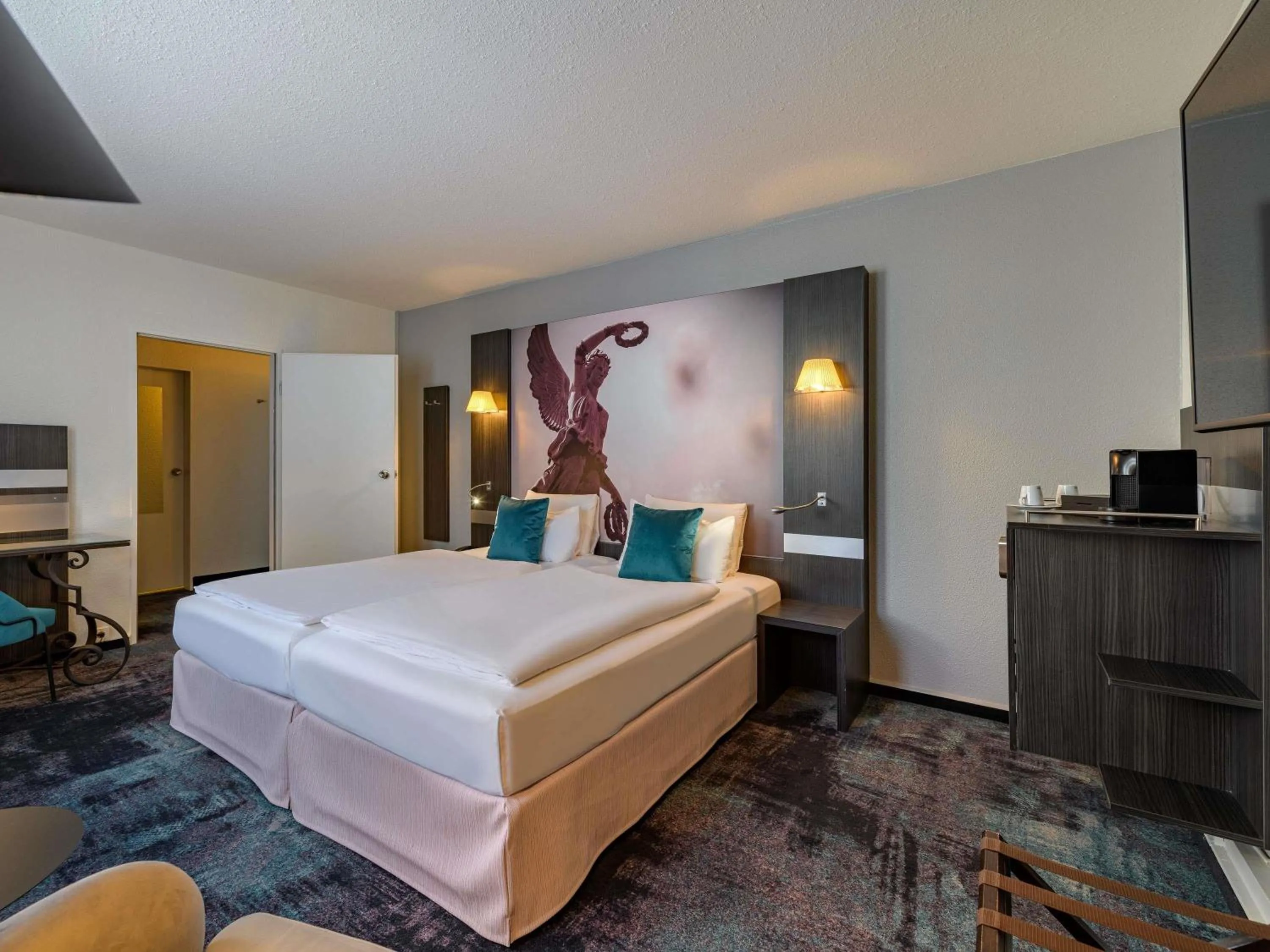 Bedroom, Bed in Mercure Hotel Hannover City