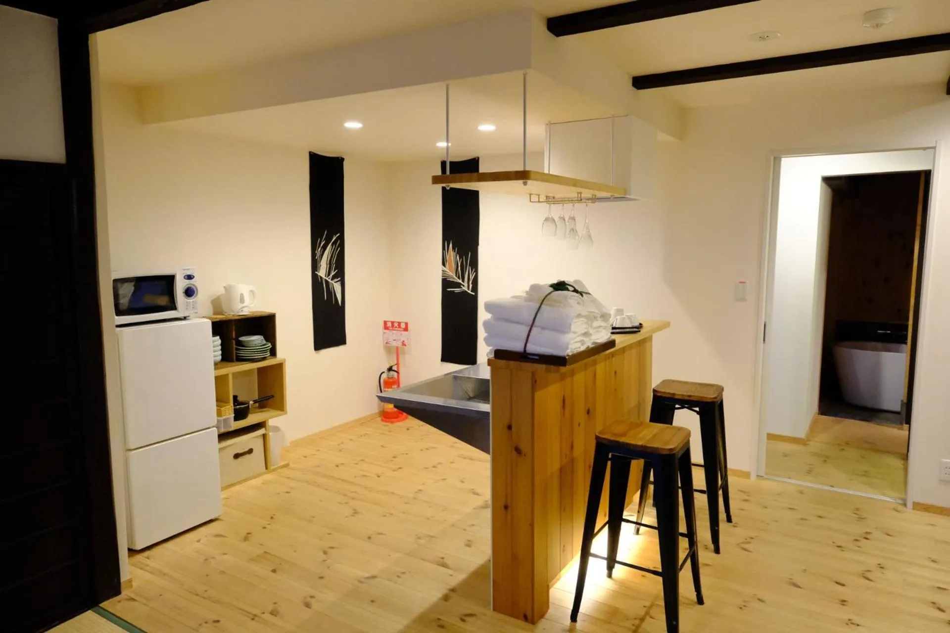 Communal kitchen in Sanjyomisasagi Umenotoan