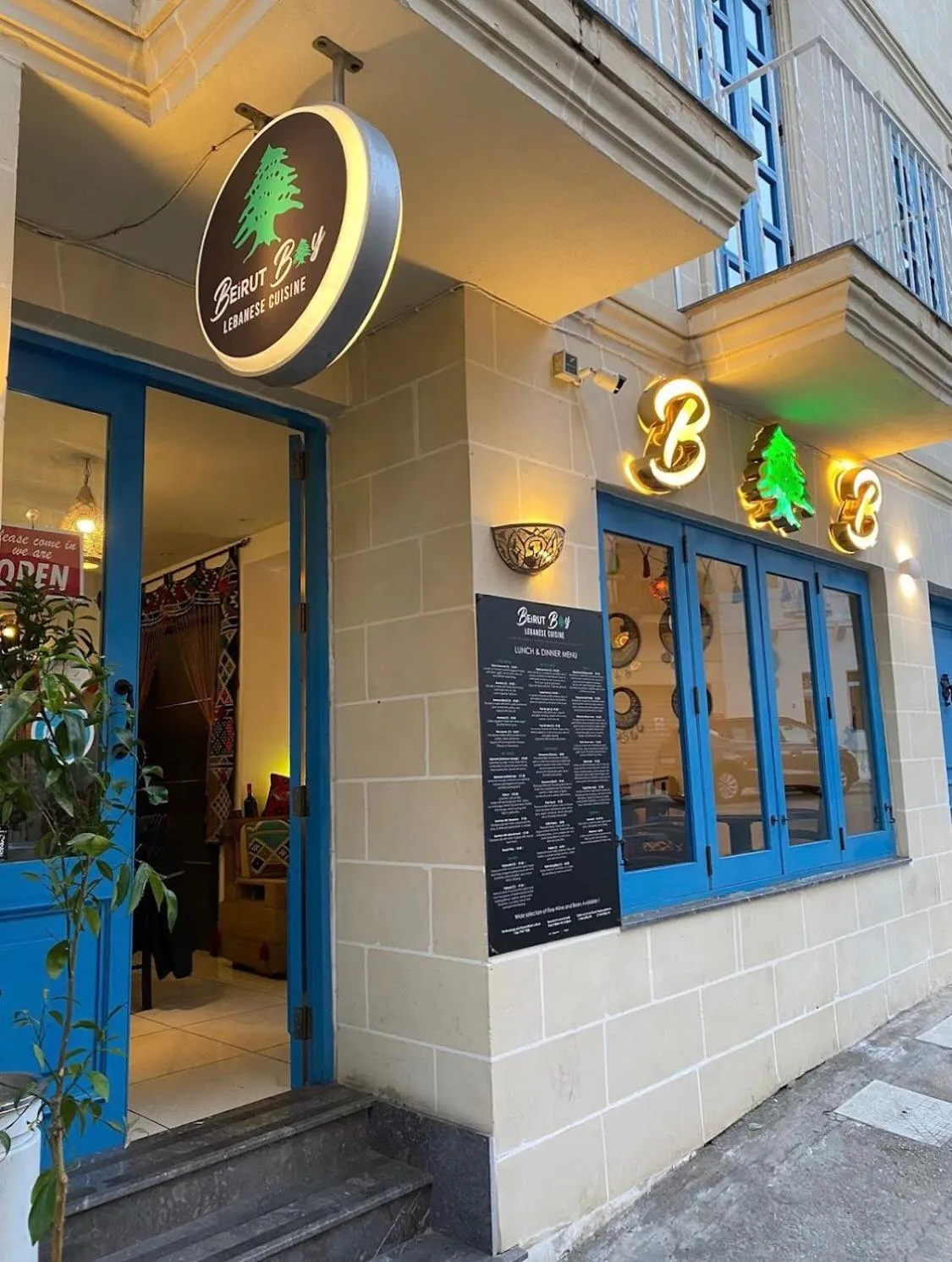 Restaurant/places to eat in The Exiles Hotel