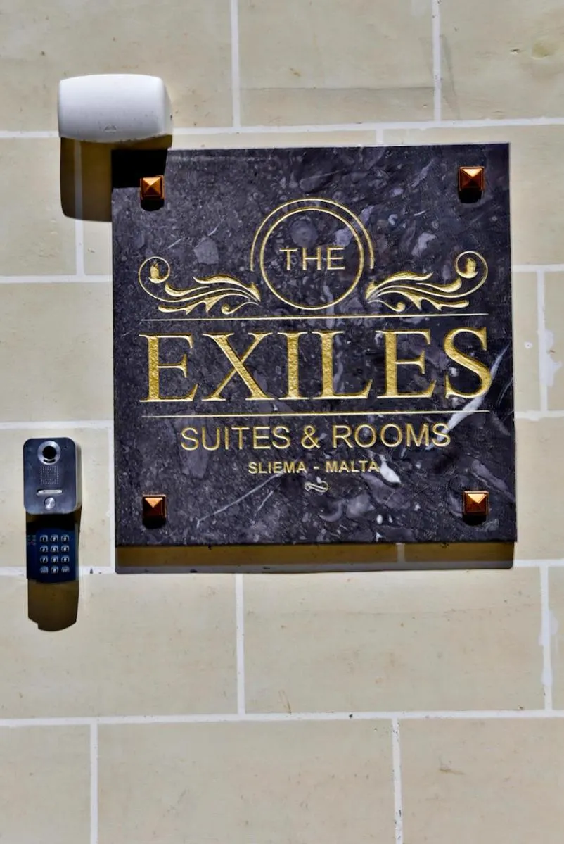Facade/entrance in The Exiles Hotel