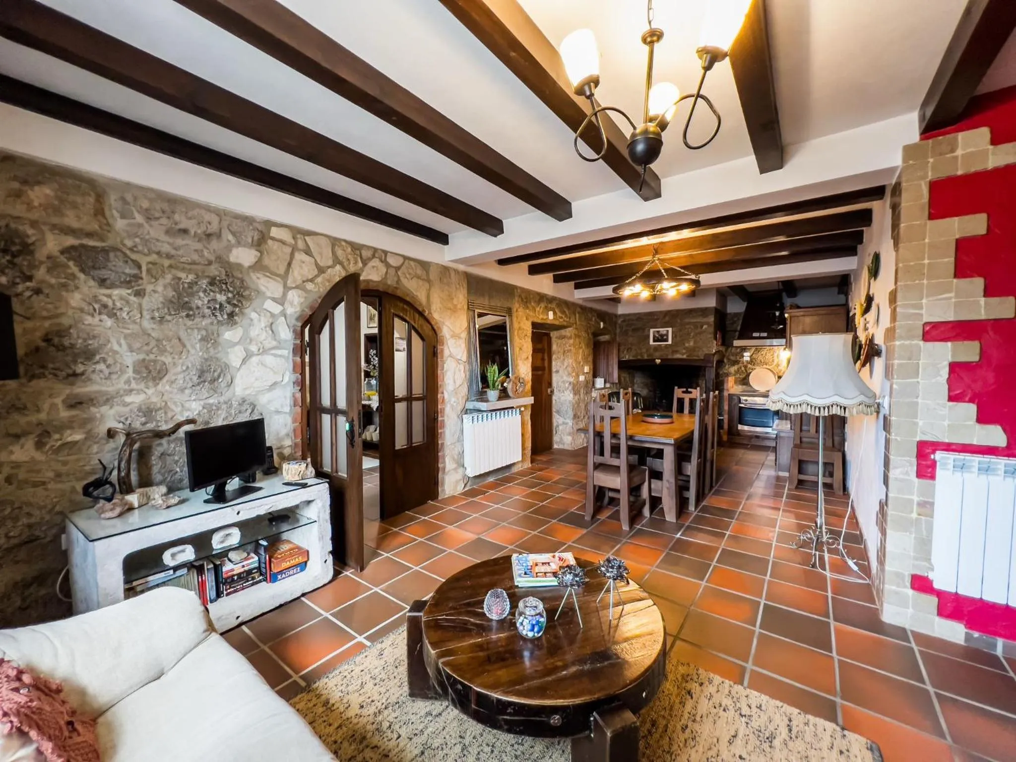 Communal lounge/ TV room in Refúgio das Artes Guesthouse