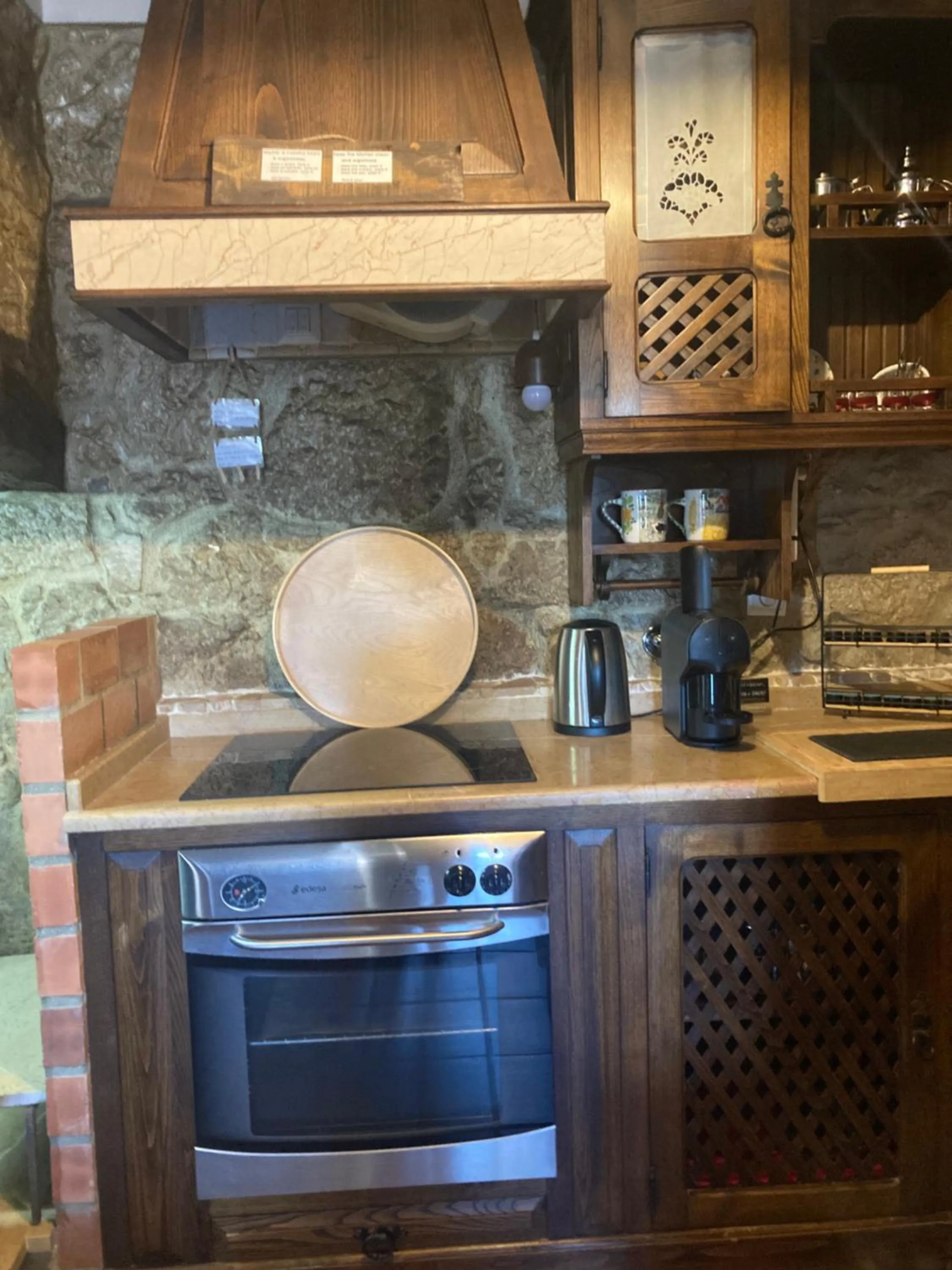 Communal kitchen in Refúgio das Artes Guesthouse