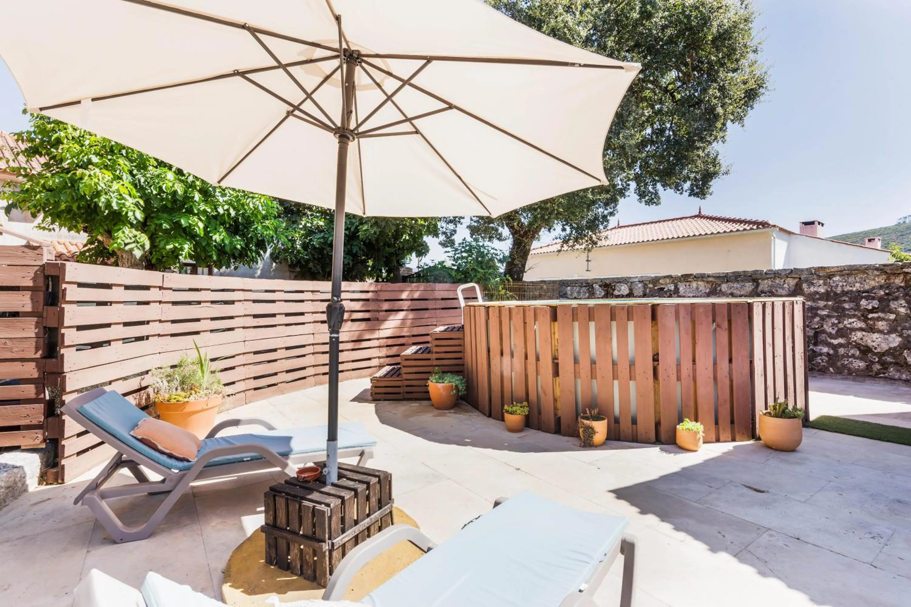 Swimming pool in Refúgio das Artes Guesthouse