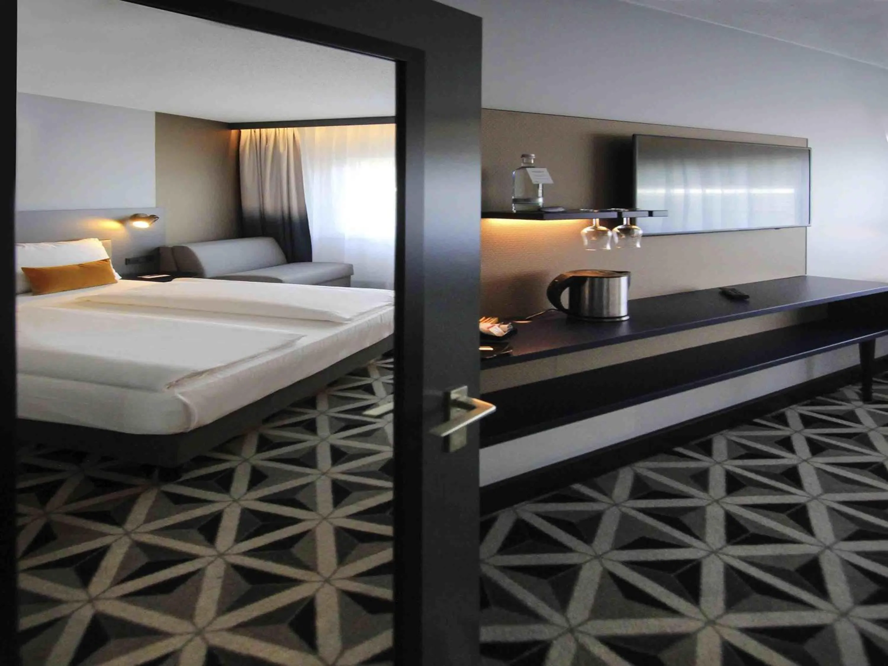 Bedroom, Bed in Mercure Hotel Freiburg am Münster