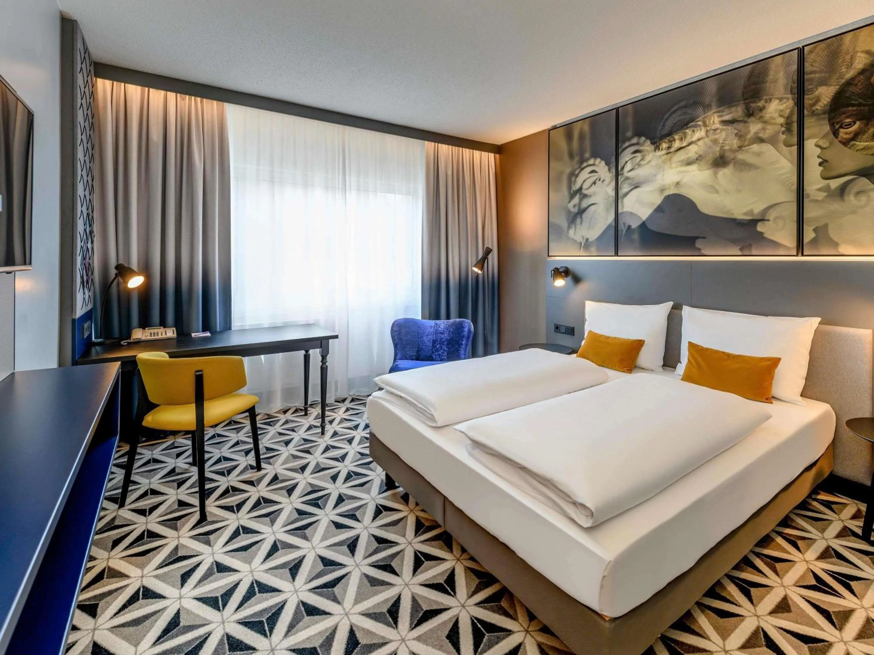 Bedroom, Bed in Mercure Hotel Freiburg am Münster