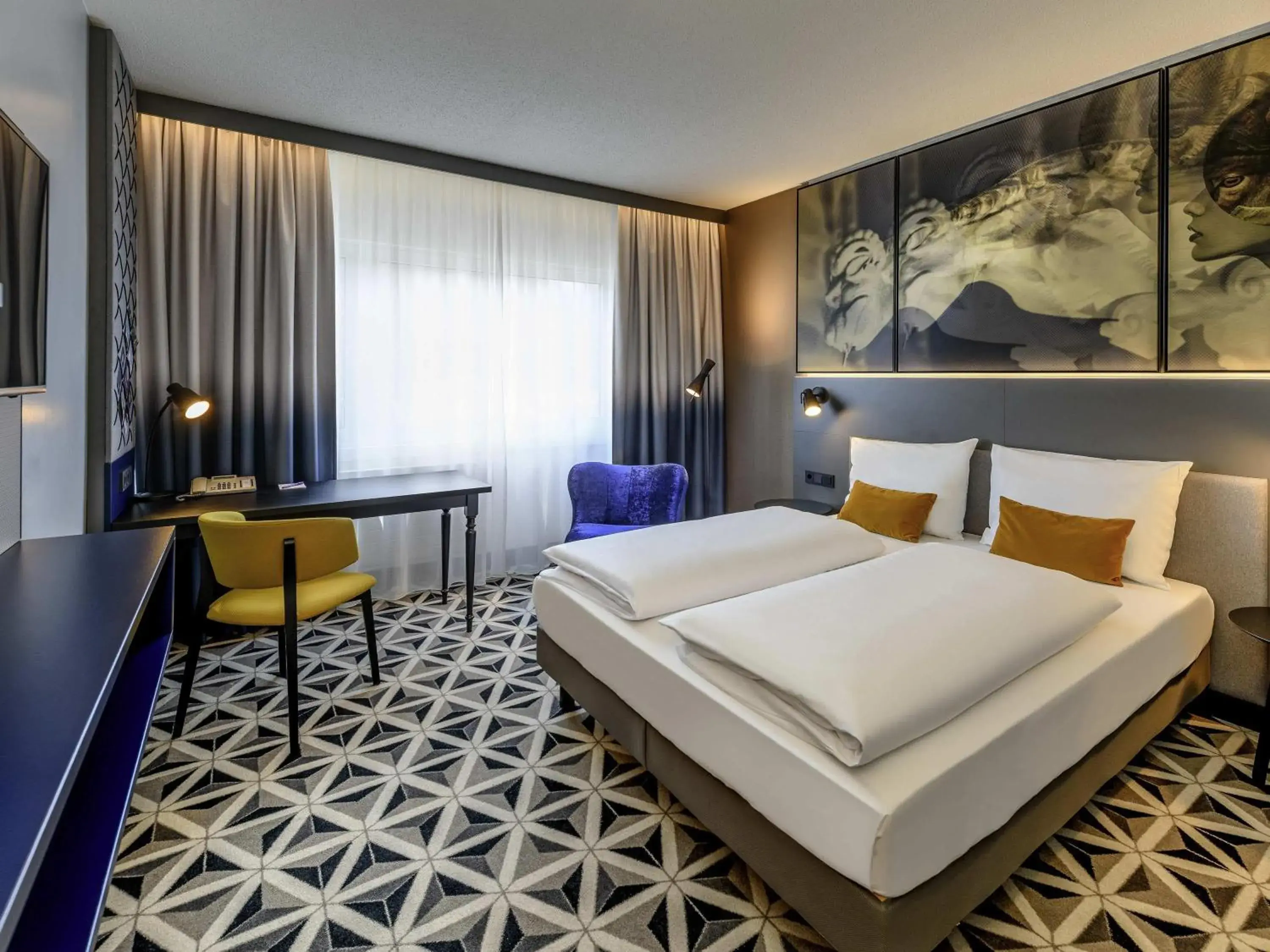 Bedroom, Bed in Mercure Hotel Freiburg am Münster Bedroom, Bed in Mercure Hotel Freiburg am Münster