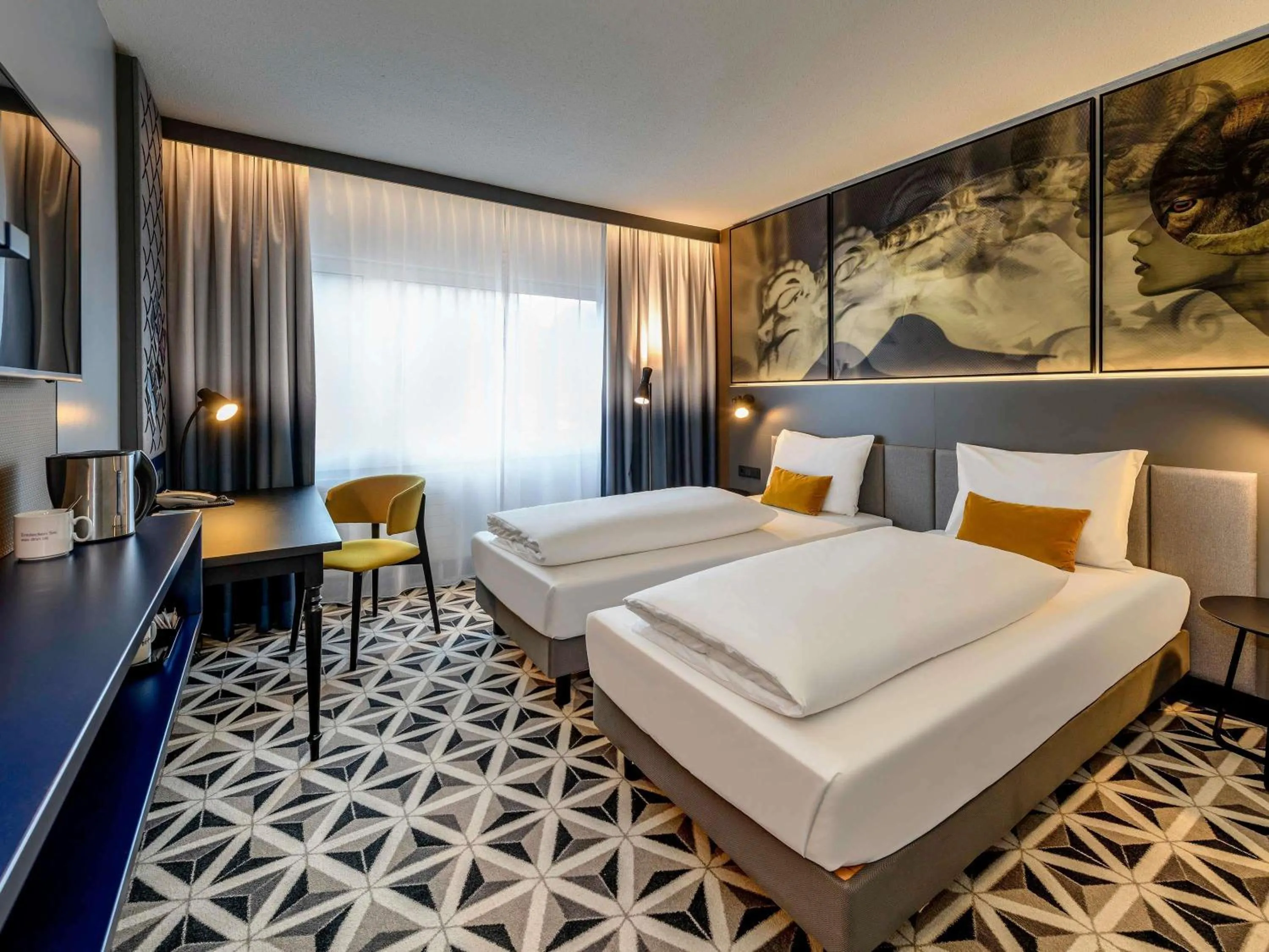 Bedroom, Bed in Mercure Hotel Freiburg am Münster