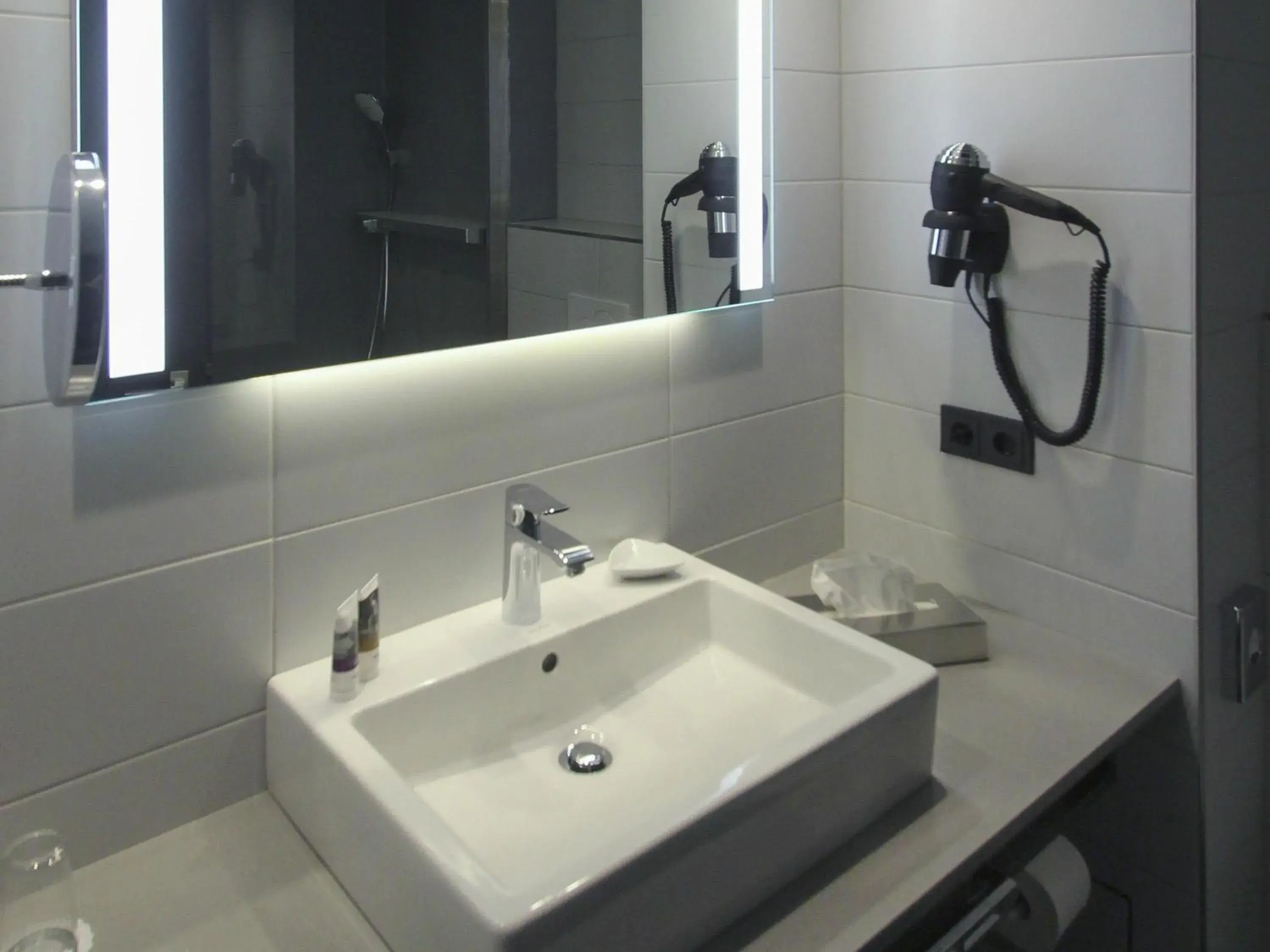 Bedroom in Mercure Hotel Freiburg am Münster Bedroom in Mercure Hotel Freiburg am Münster