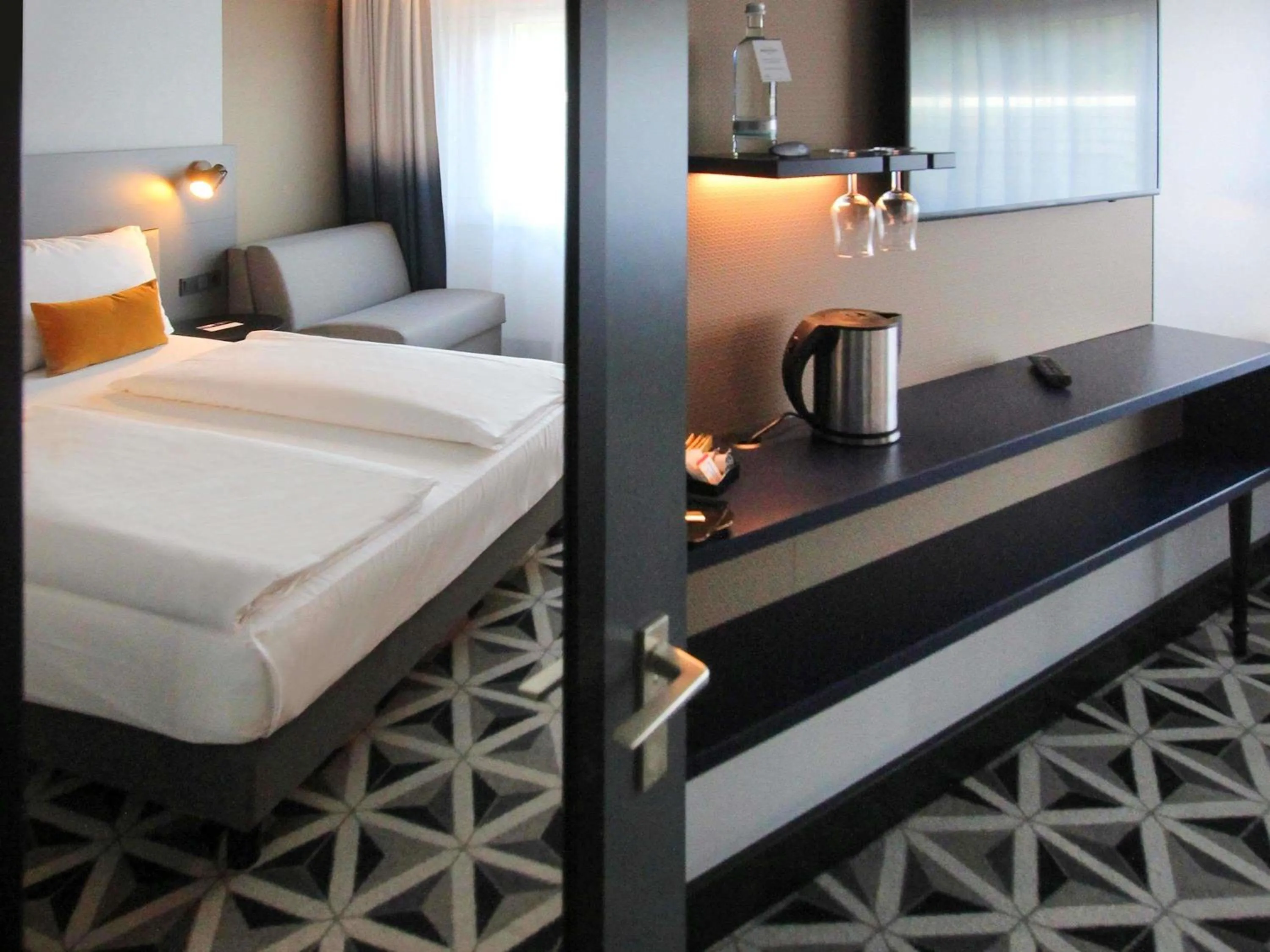 Bedroom, Bed in Mercure Hotel Freiburg am Münster