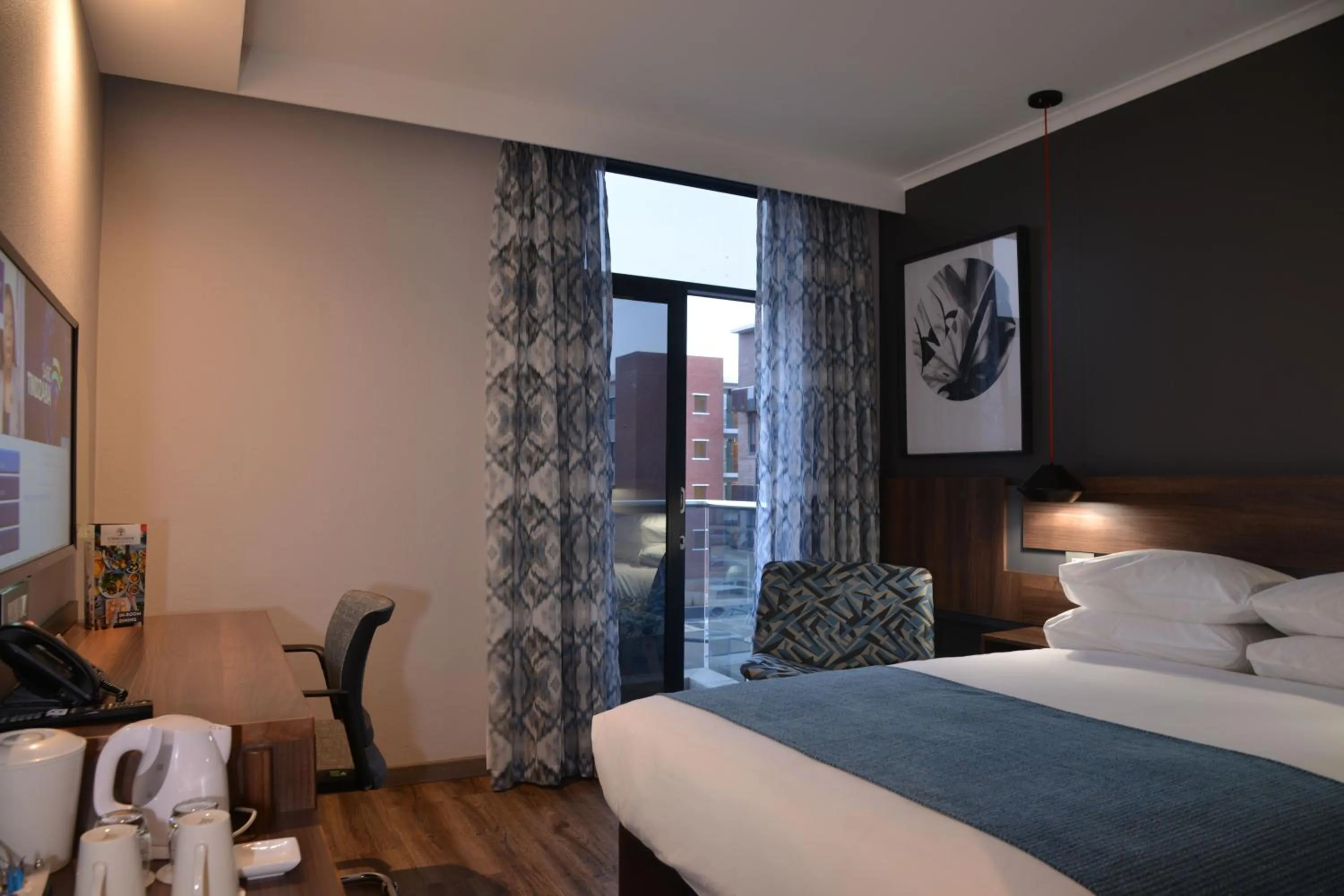 Photo of the whole room, Bed in Town Lodge Umhlanga