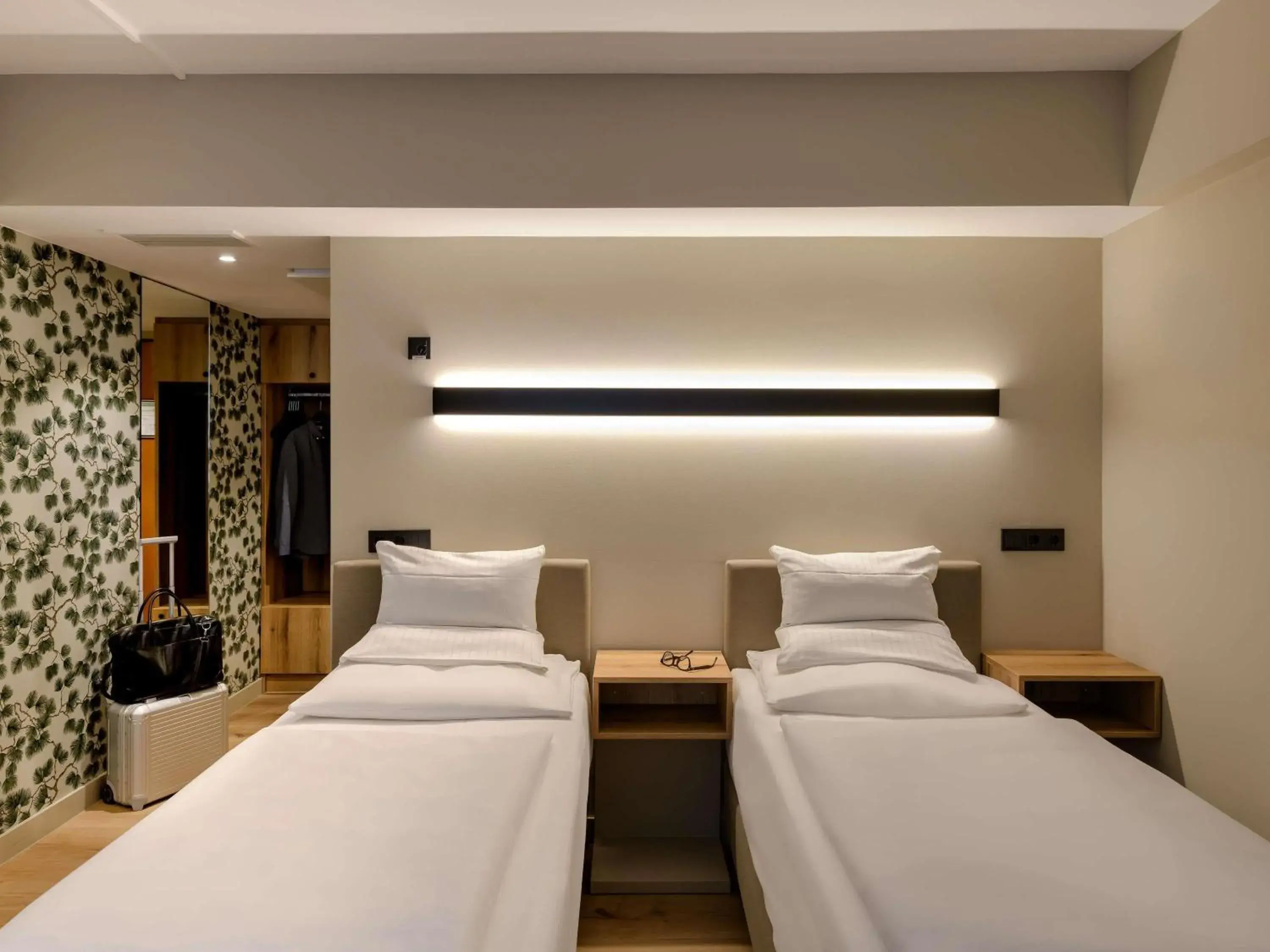 Bedroom, Bed in Mercure Hotel München Altstadt Bedroom, Bed in Mercure Hotel München Altstadt