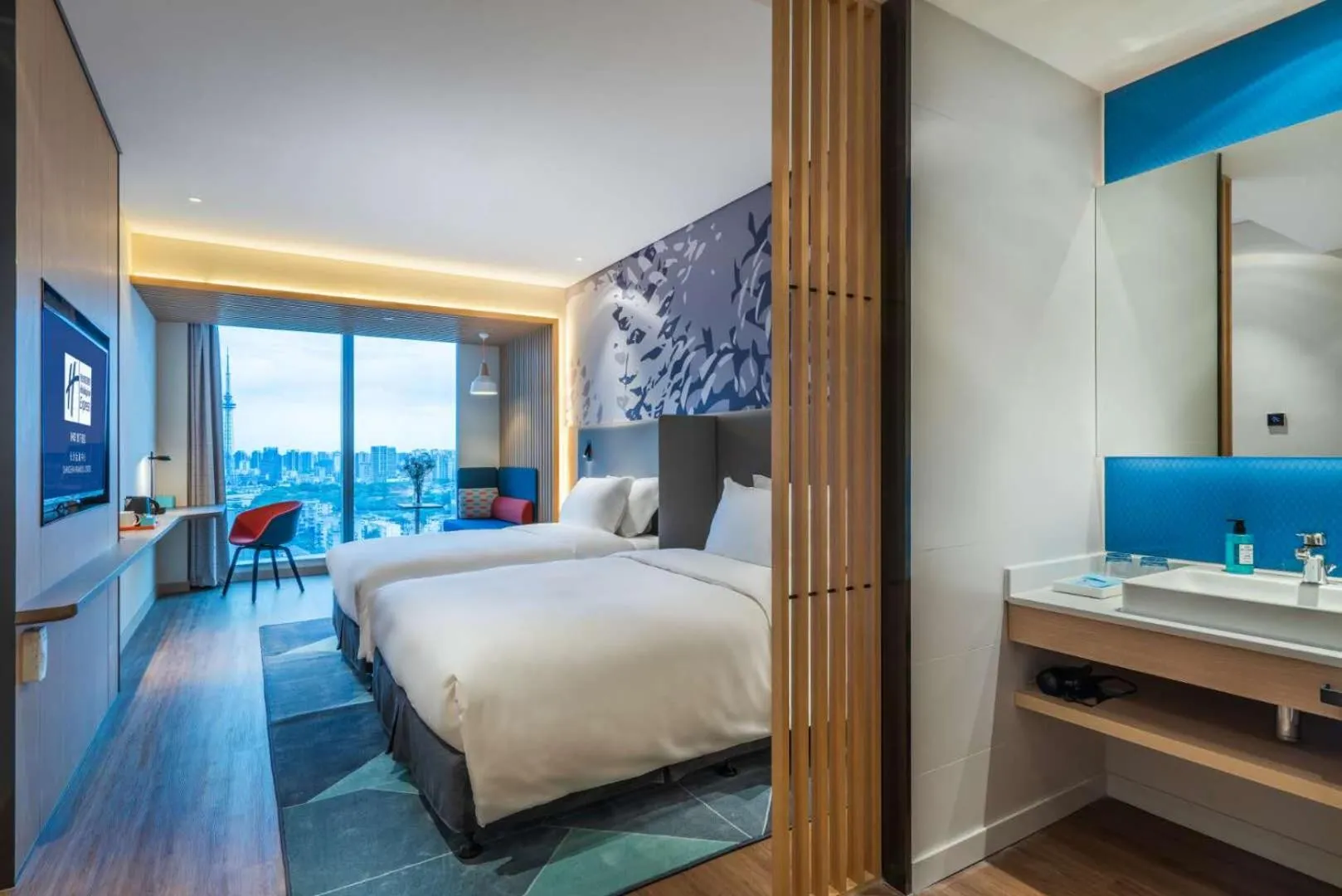 Photo of the whole room, Bed in Holiday Inn Express Changsha Wuyi Plaza by IHG