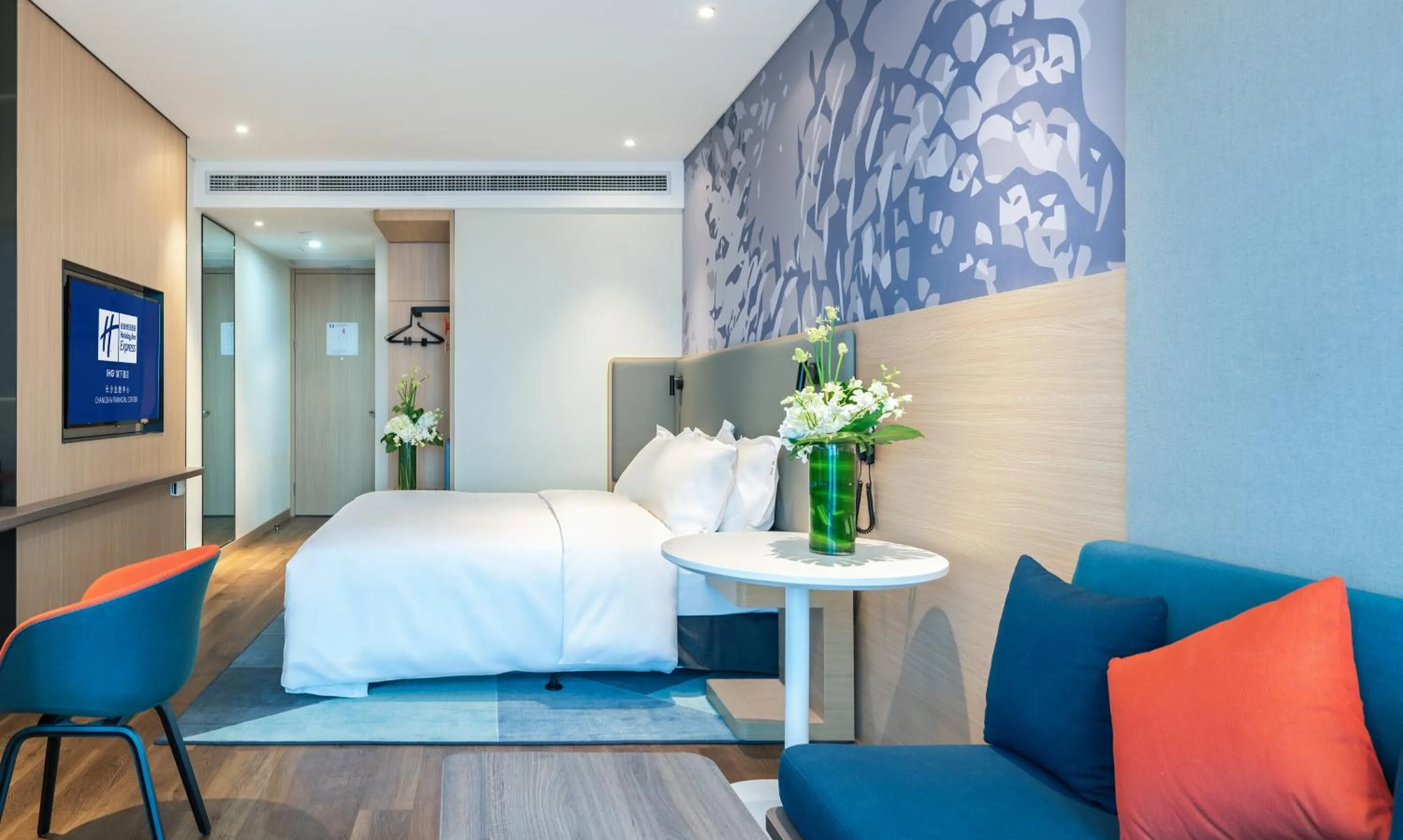 Photo of the whole room, Bed in Holiday Inn Express Changsha Wuyi Plaza by IHG