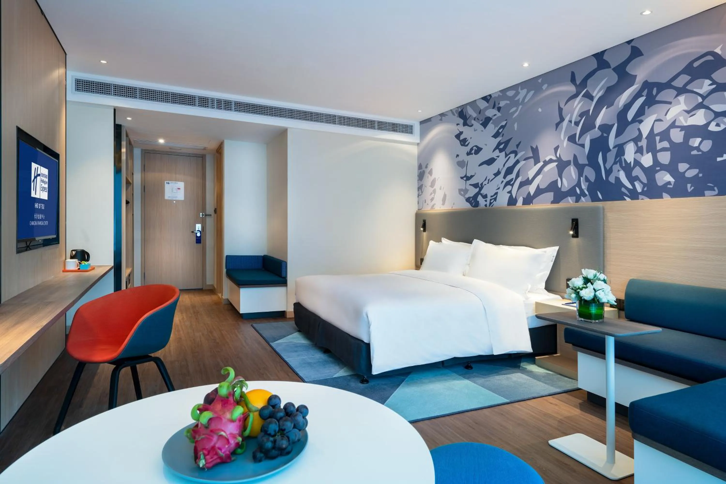 Photo of the whole room, Bed in Holiday Inn Express Changsha Wuyi Plaza by IHG