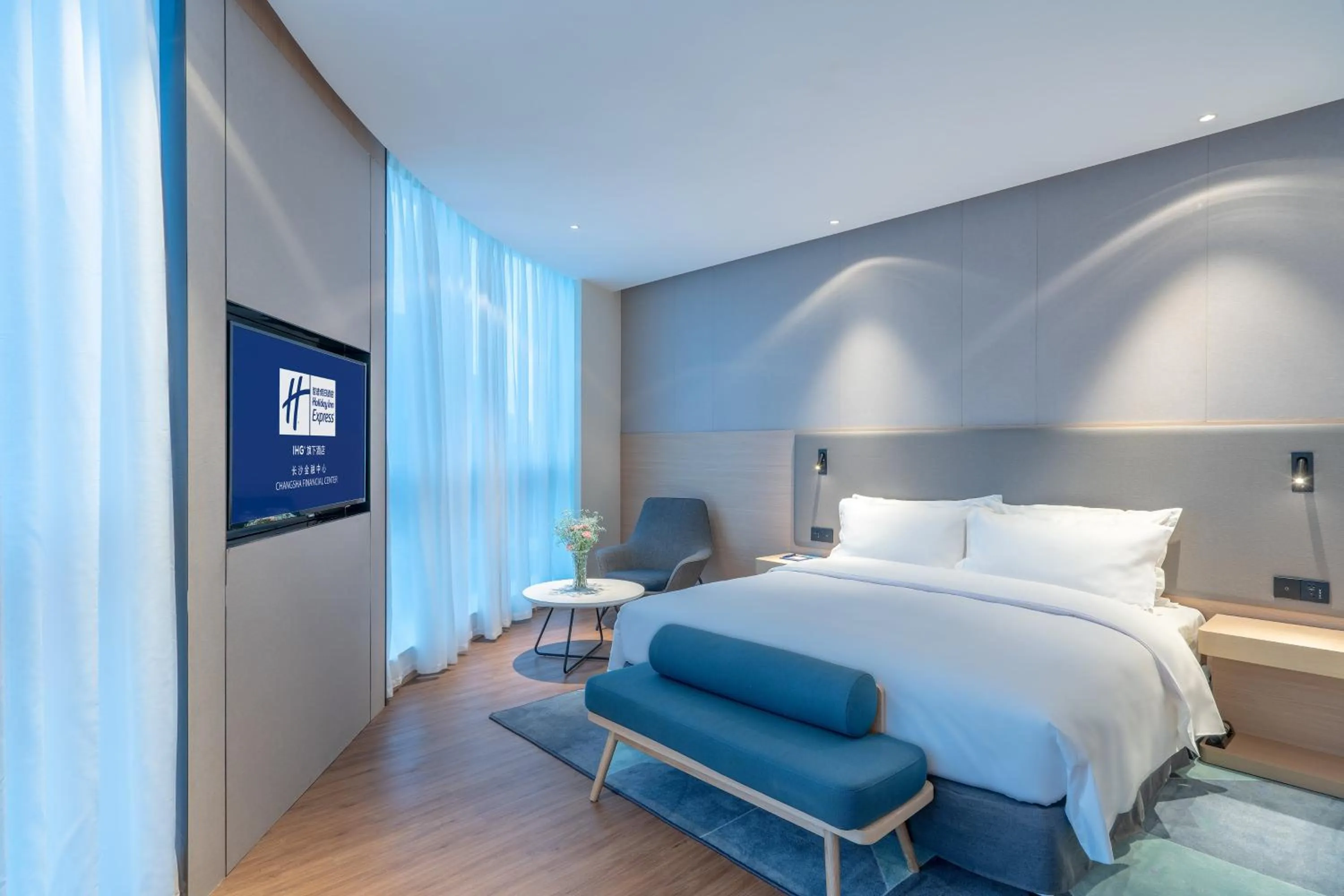 Photo of the whole room, Bed in Holiday Inn Express Changsha Wuyi Plaza by IHG