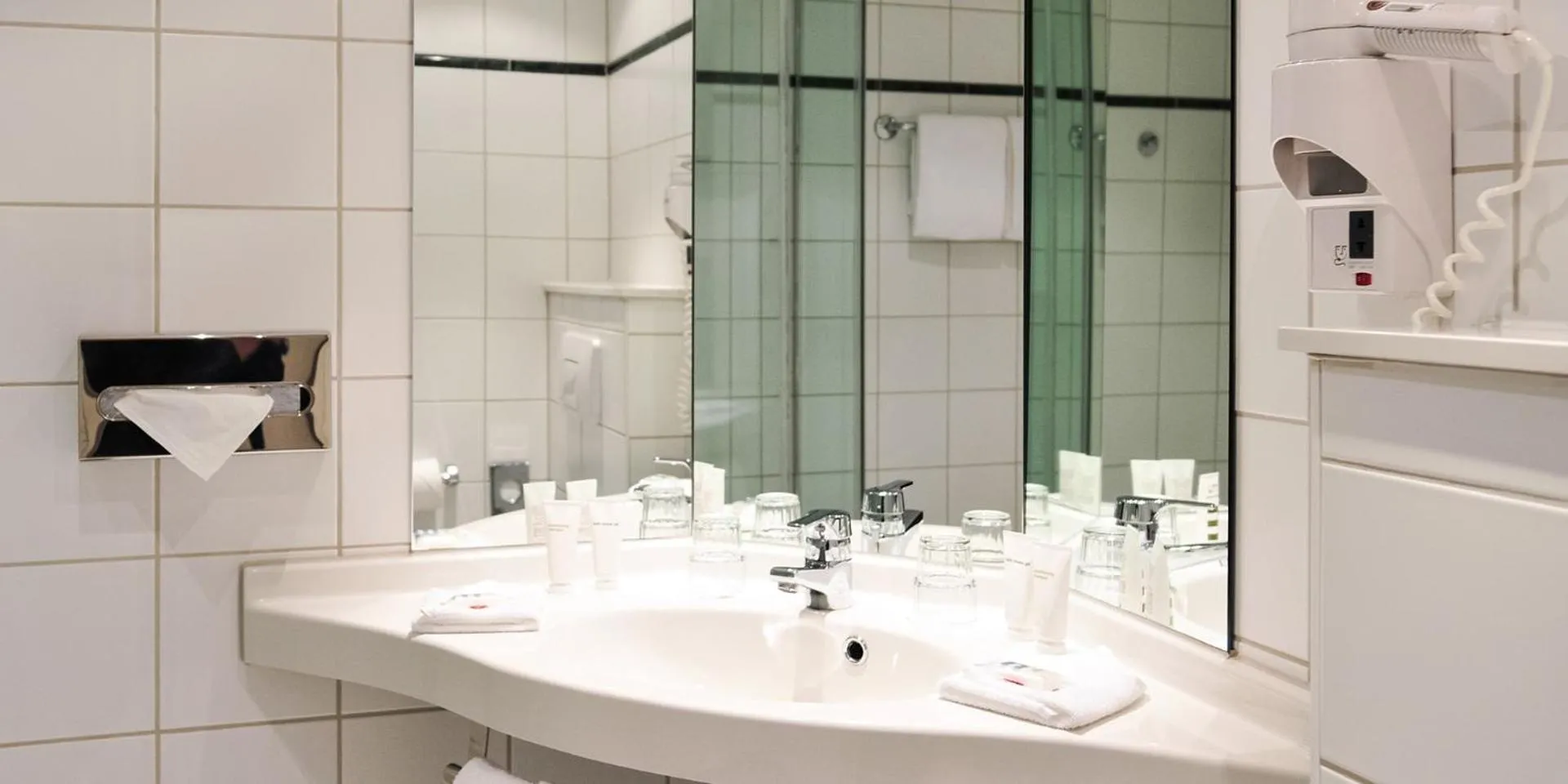 Bathroom in ACHAT Hotel Braunschweig