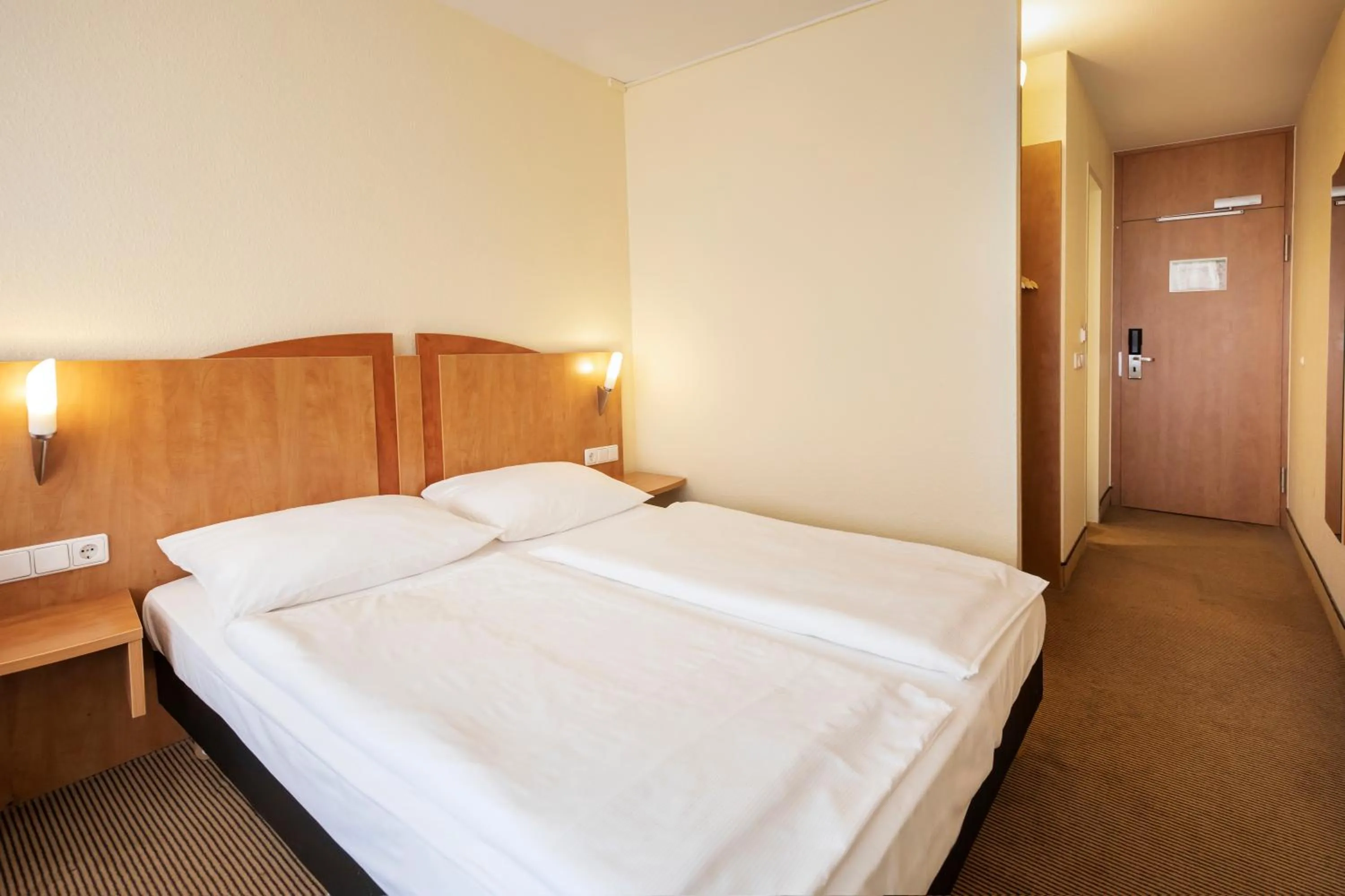 Photo of the whole room, Bed in ACHAT Hotel Braunschweig