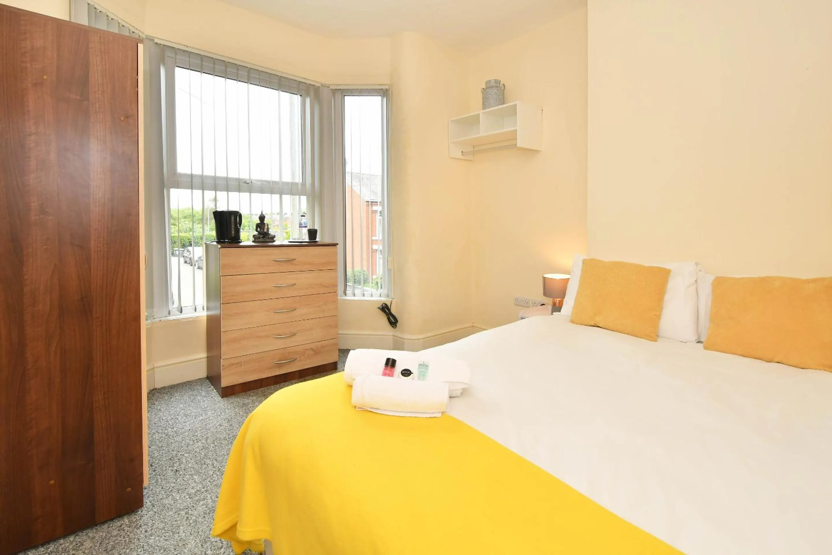 Bedroom, Bed in Townhouse @ 178 Ruskin Road Crewe