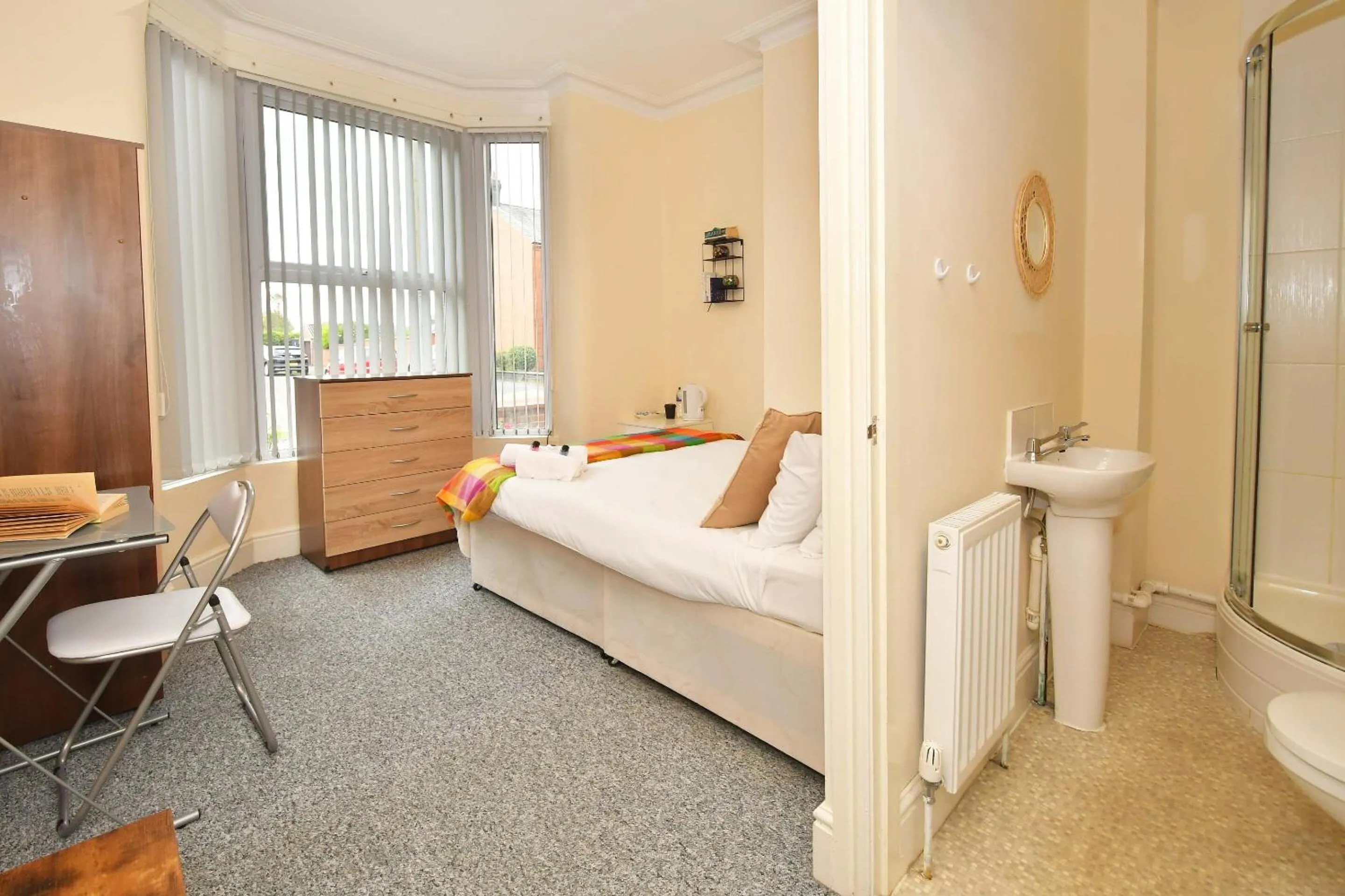 Bedroom, Bed in Townhouse @ 178 Ruskin Road Crewe