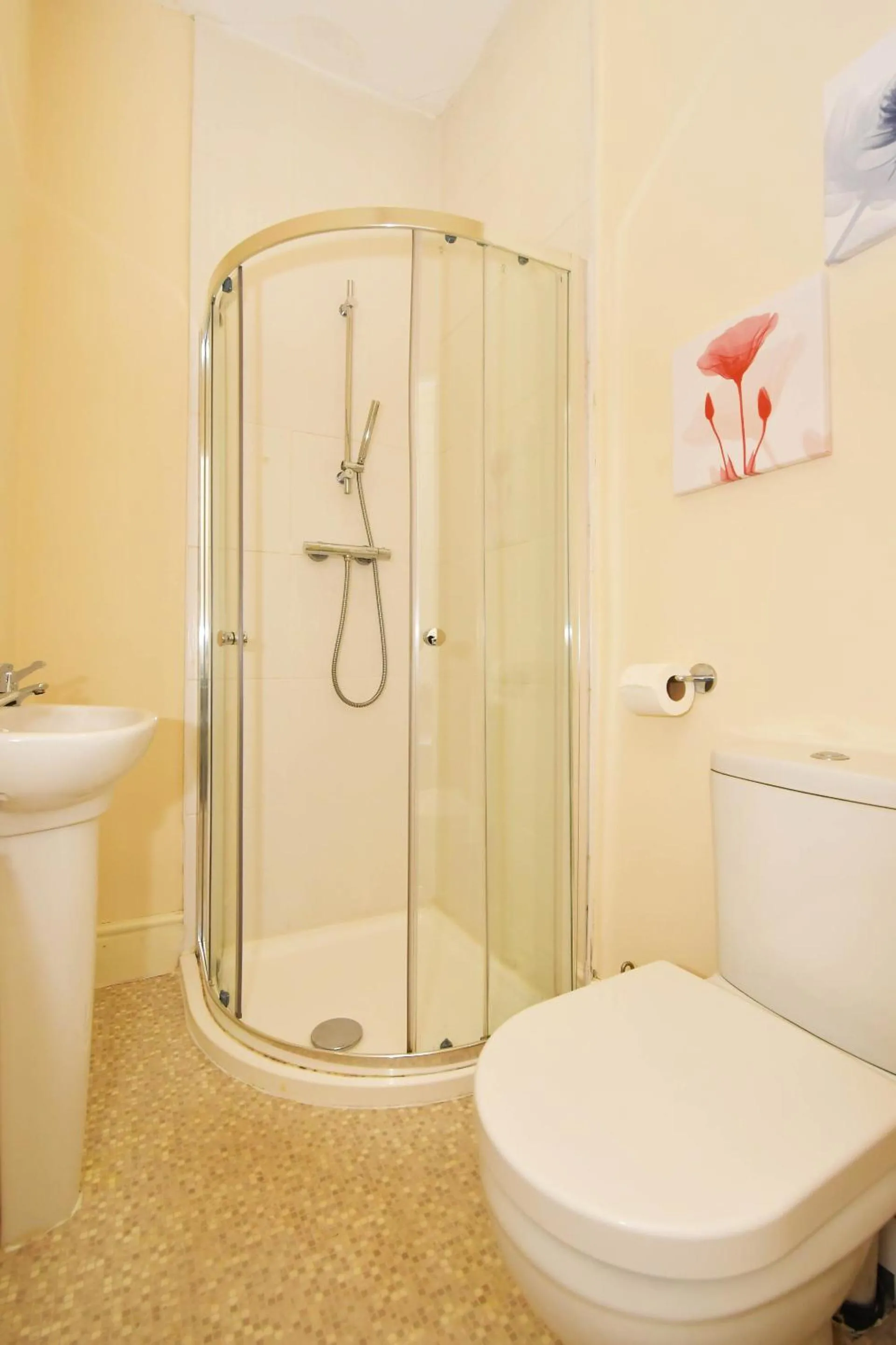Bathroom in Townhouse @ 178 Ruskin Road Crewe