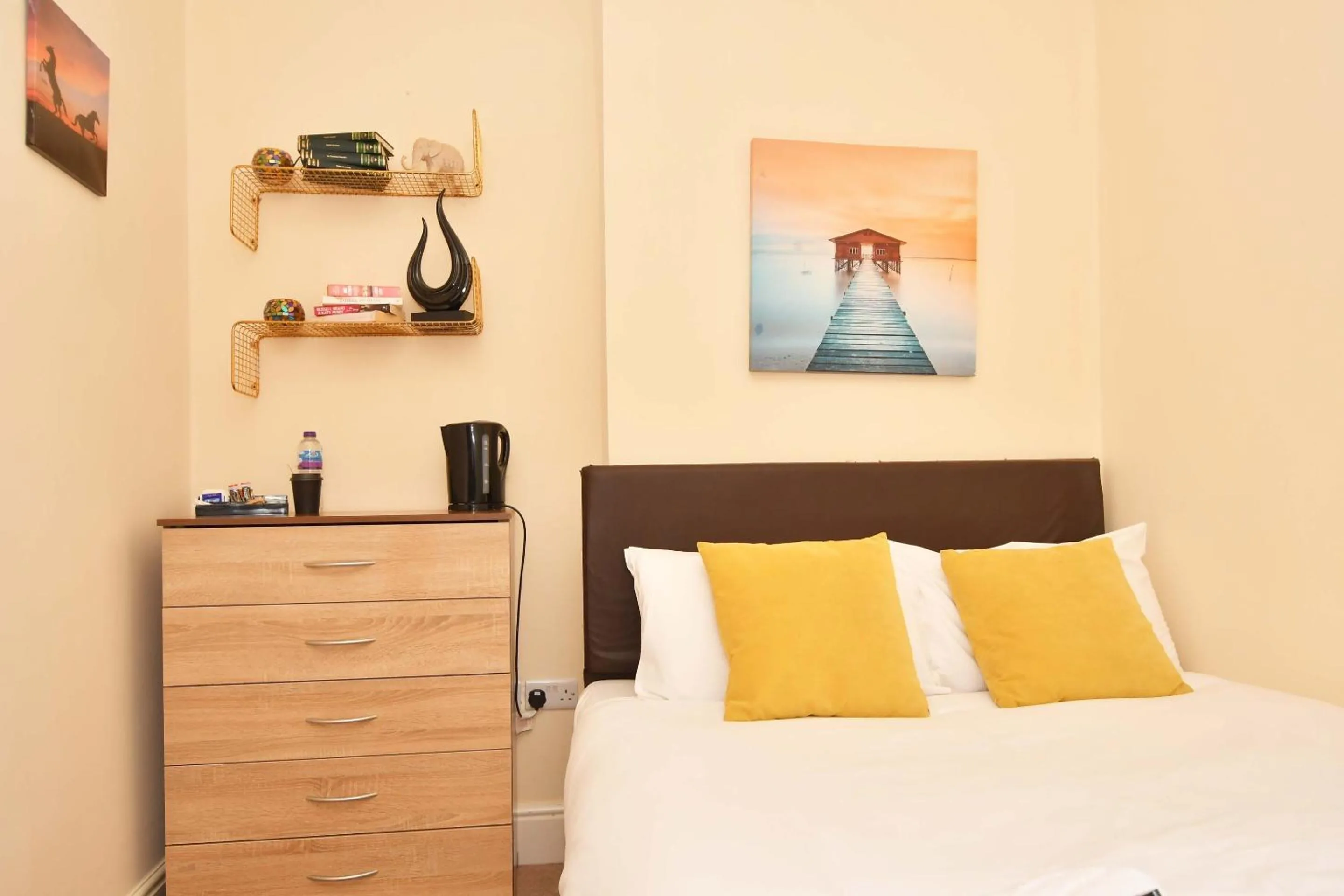Bedroom, Bed in Townhouse @ 178 Ruskin Road Crewe