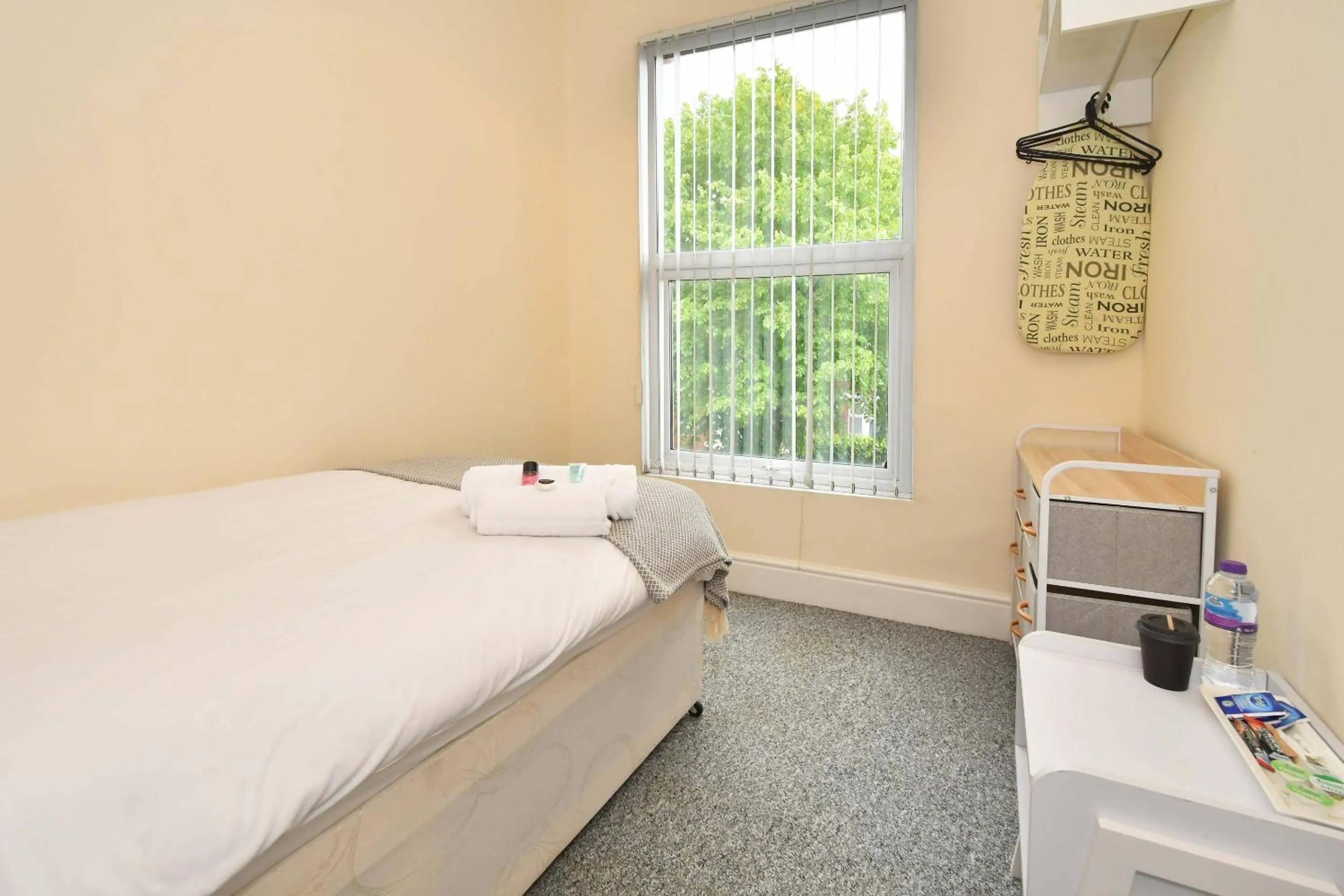 Bedroom, Bed in Townhouse @ 178 Ruskin Road Crewe