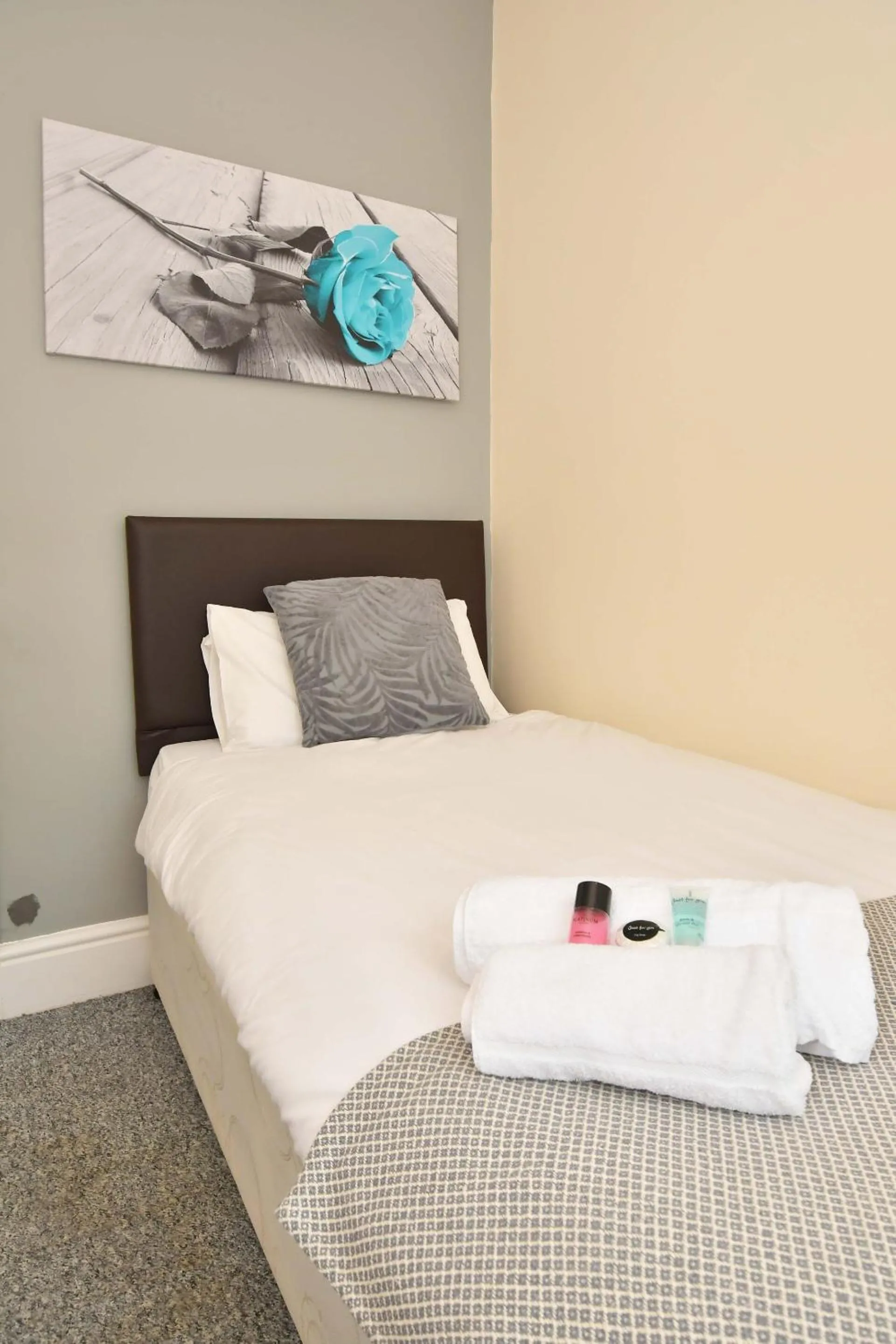Bedroom, Bed in Townhouse @ 178 Ruskin Road Crewe