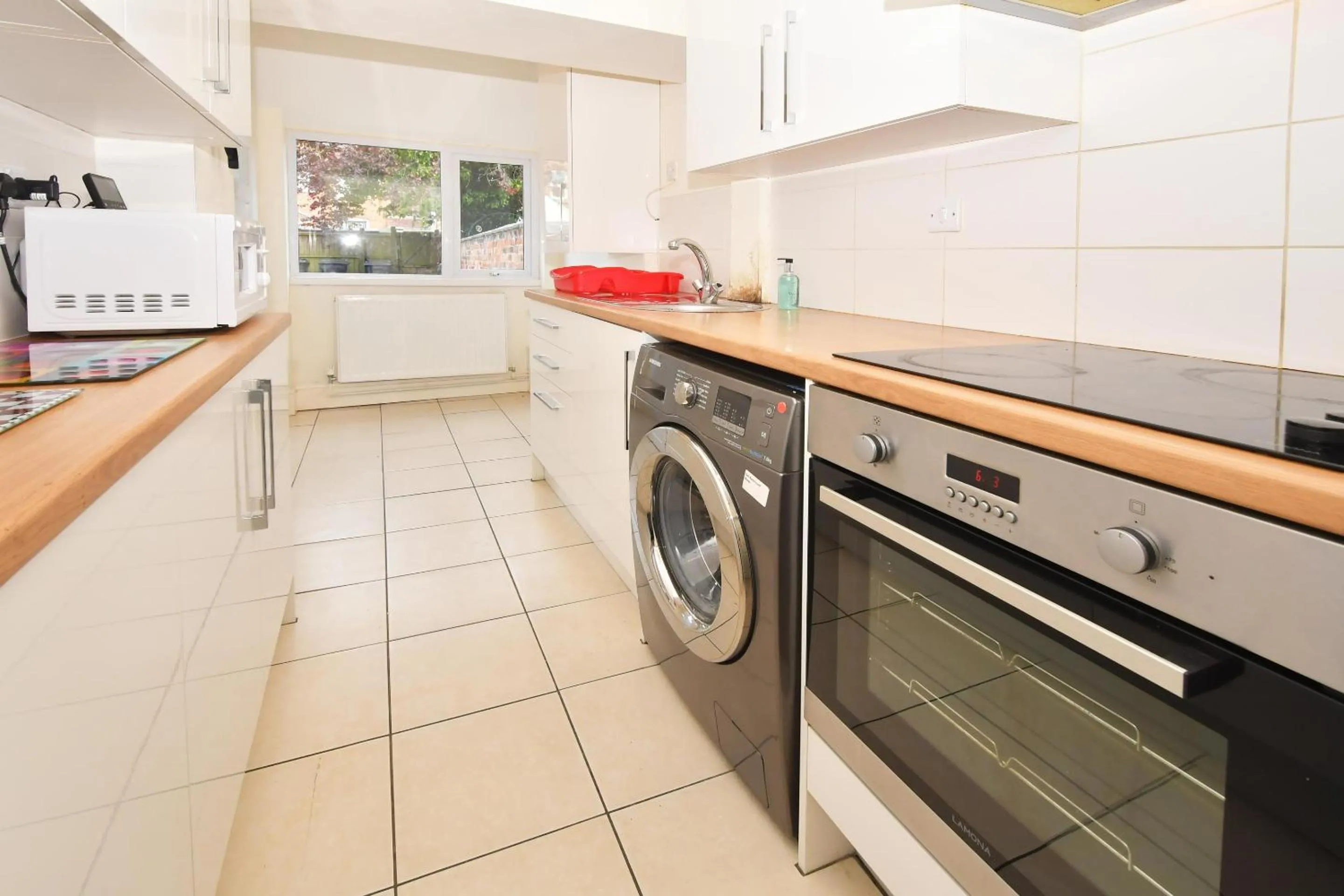 Kitchen or kitchenette in Townhouse @ 178 Ruskin Road Crewe