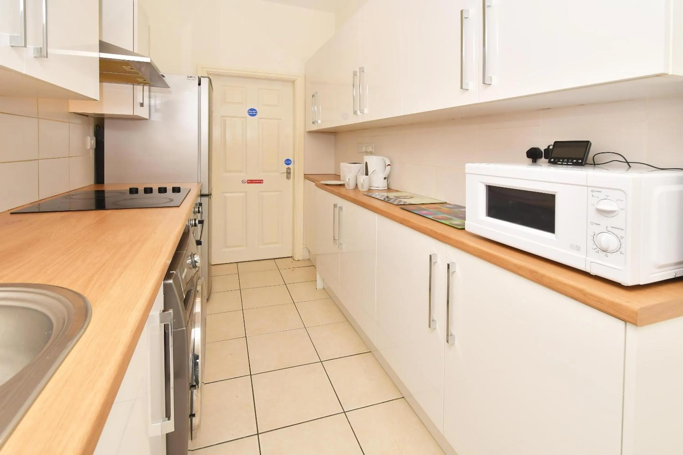 Kitchen or kitchenette in Townhouse @ 178 Ruskin Road Crewe
