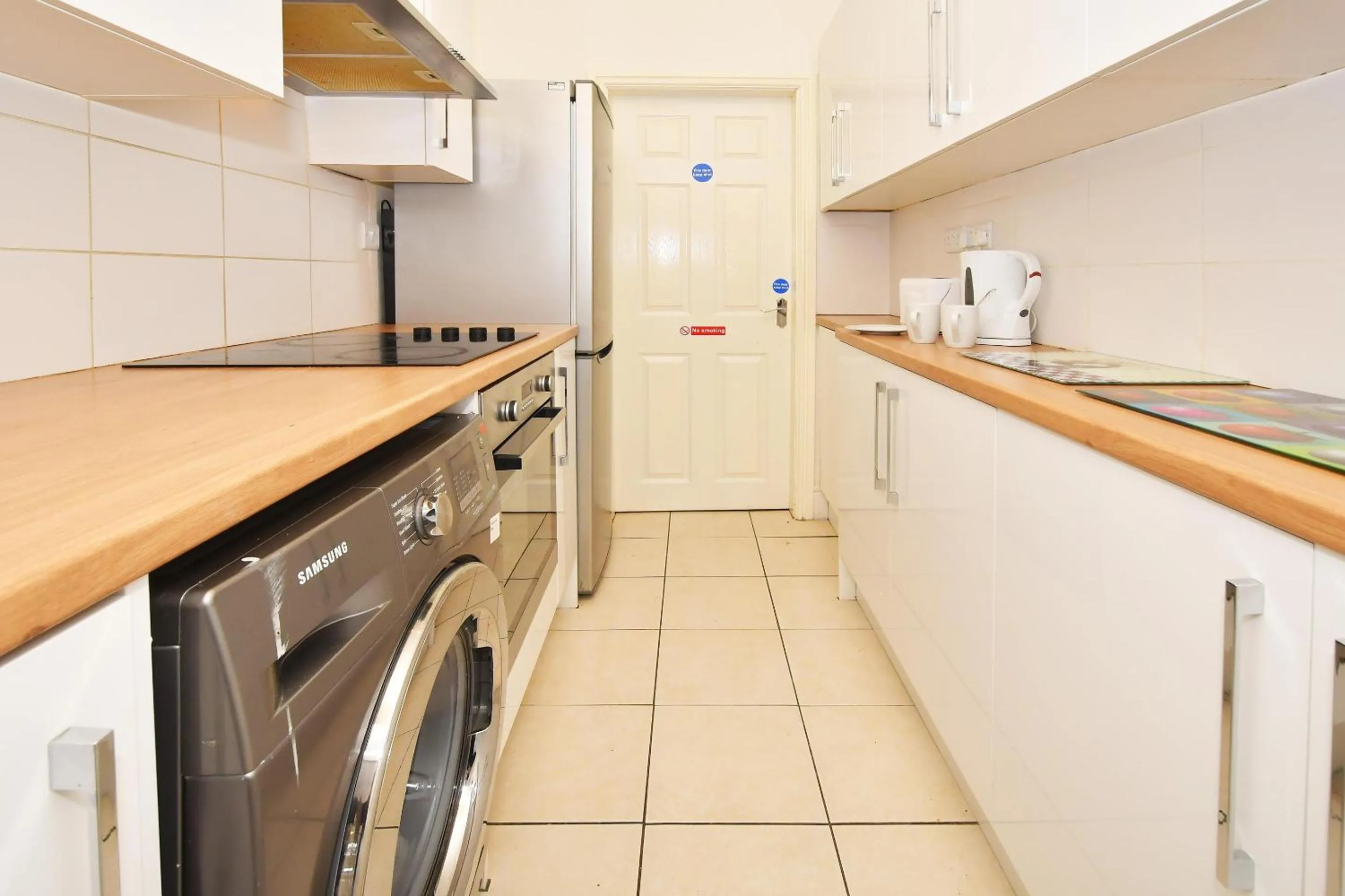 Kitchen or kitchenette in Townhouse @ 178 Ruskin Road Crewe
