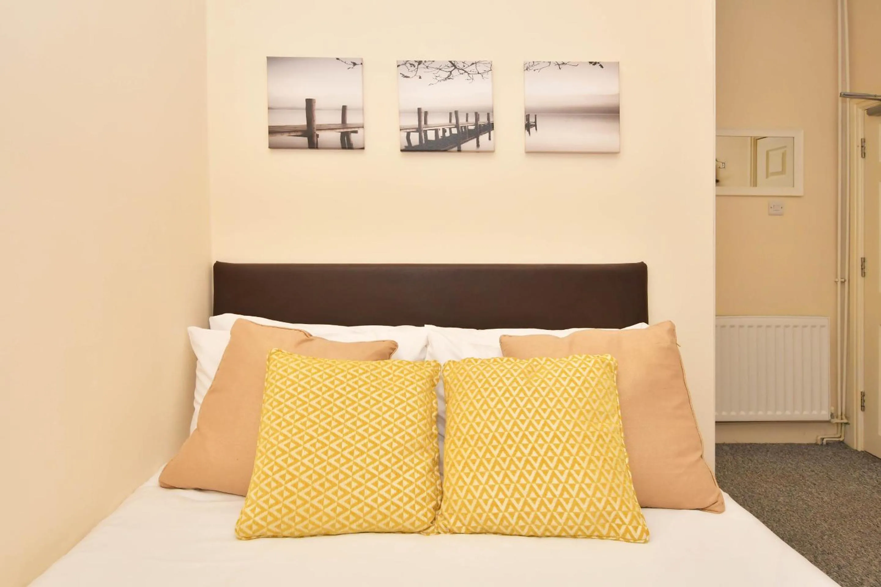 Bedroom, Bed in Townhouse @ 178 Ruskin Road Crewe