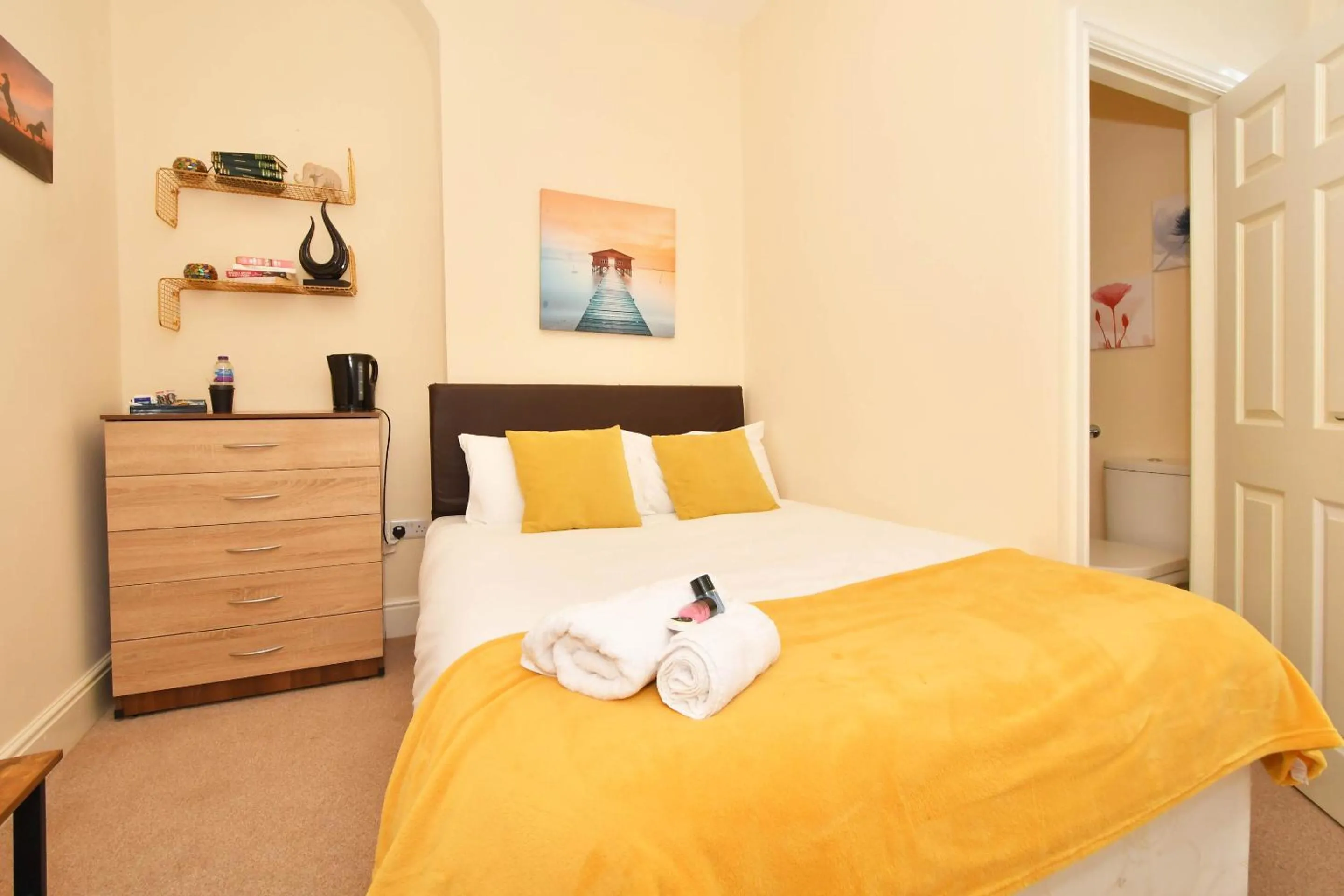 Bedroom, Bed in Townhouse @ 178 Ruskin Road Crewe
